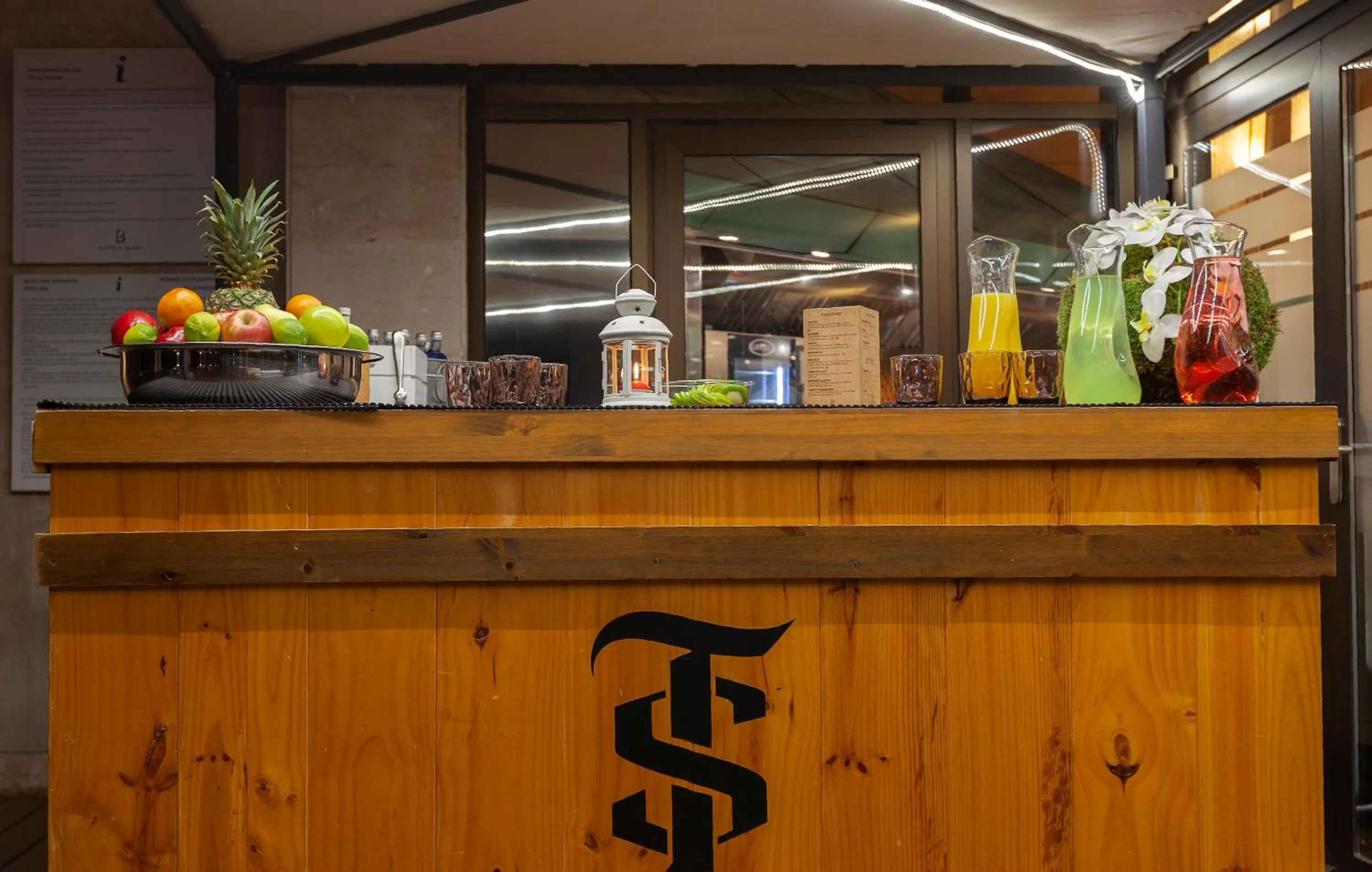 Lounge or bar in Hotel Puerta de Bilbao