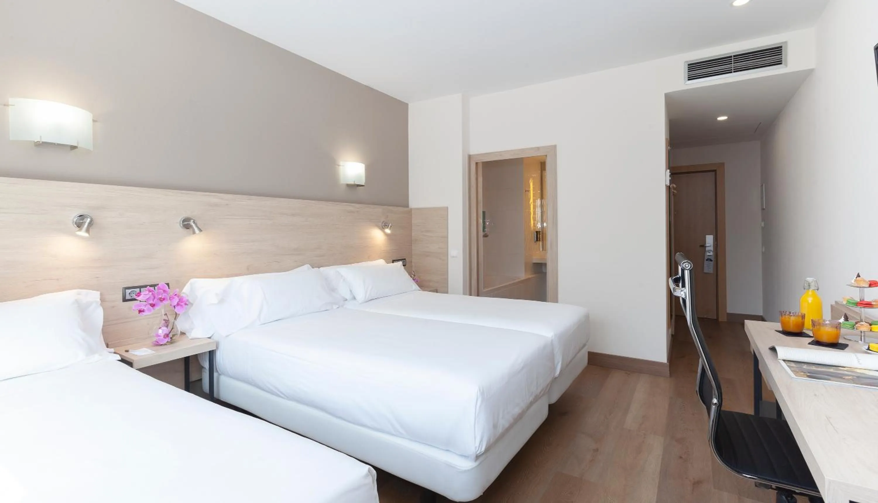 Bed in Hotel Puerta de Bilbao
