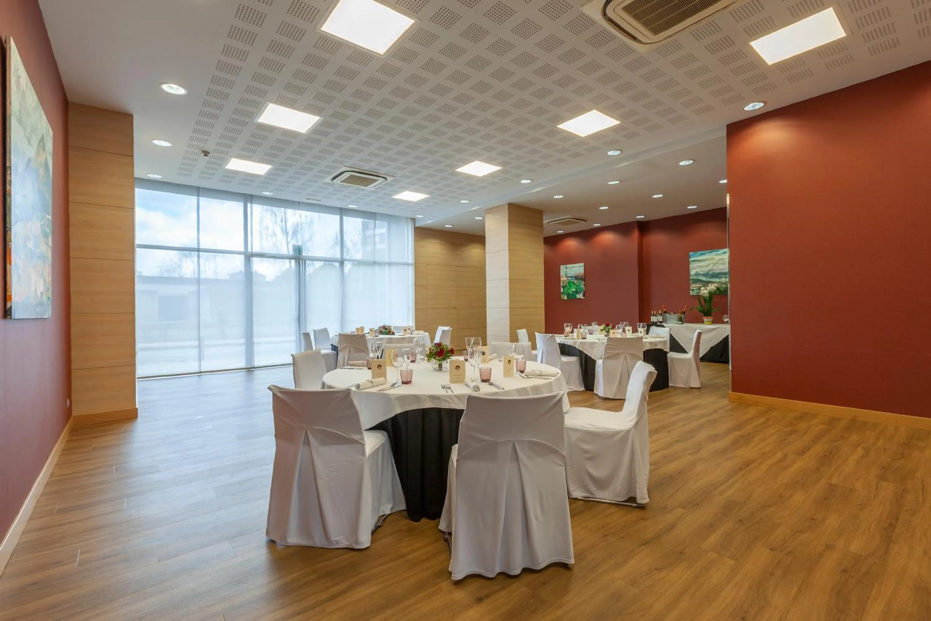 Restaurant/places to eat in Hotel Puerta de Bilbao