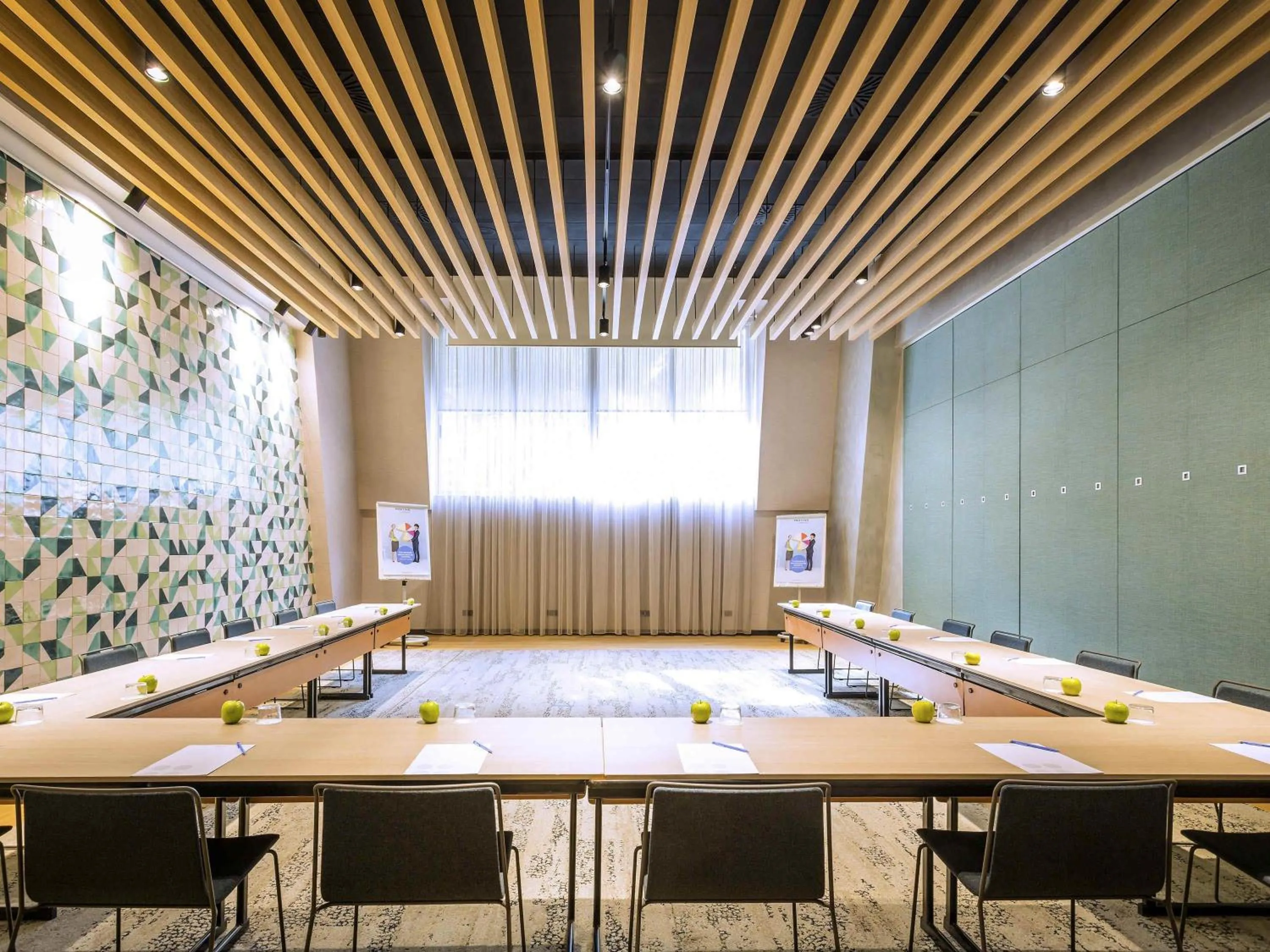 Meeting/conference room in Novotel Sevilla