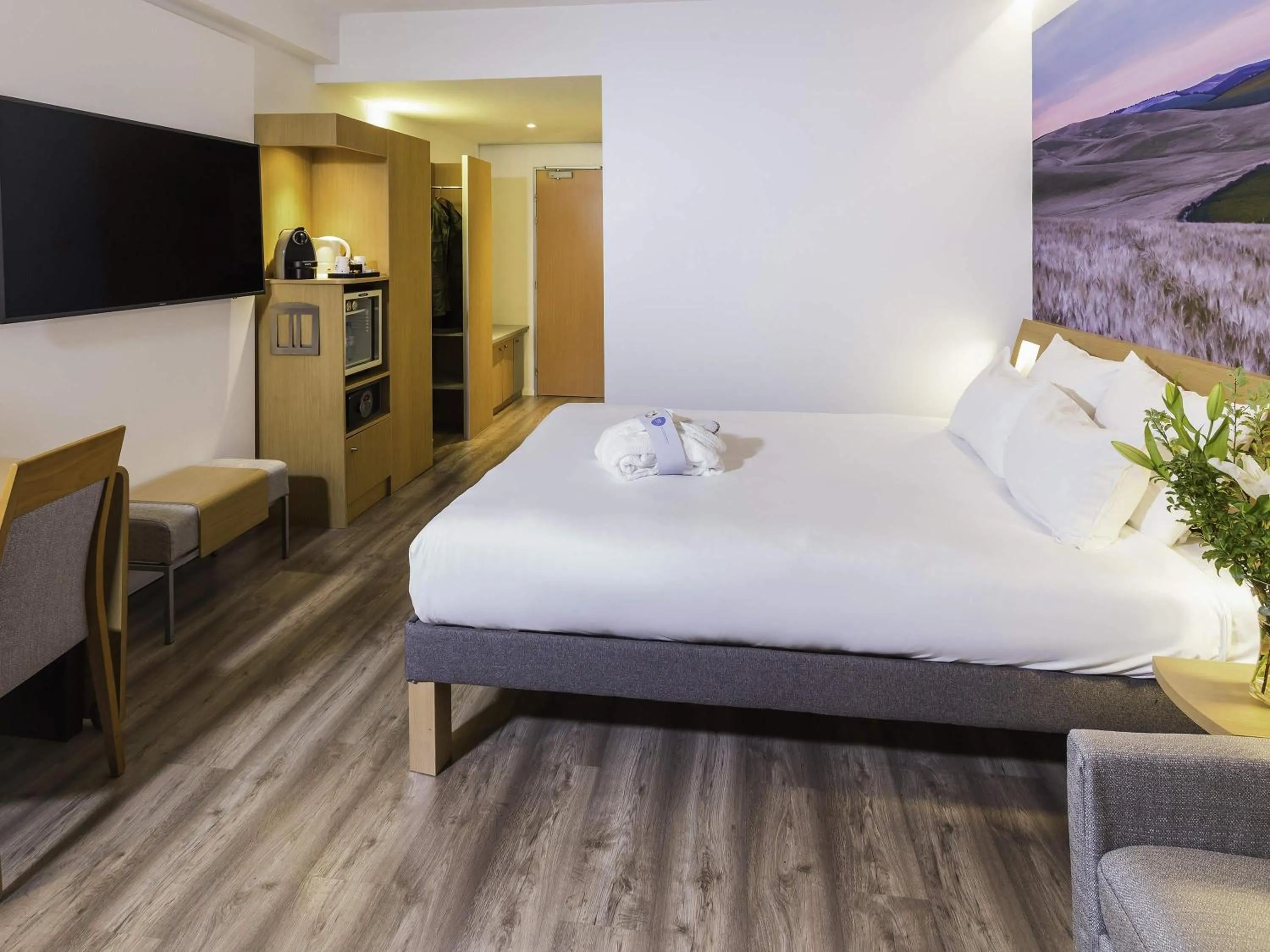 Bedroom, Bed in Novotel Sevilla