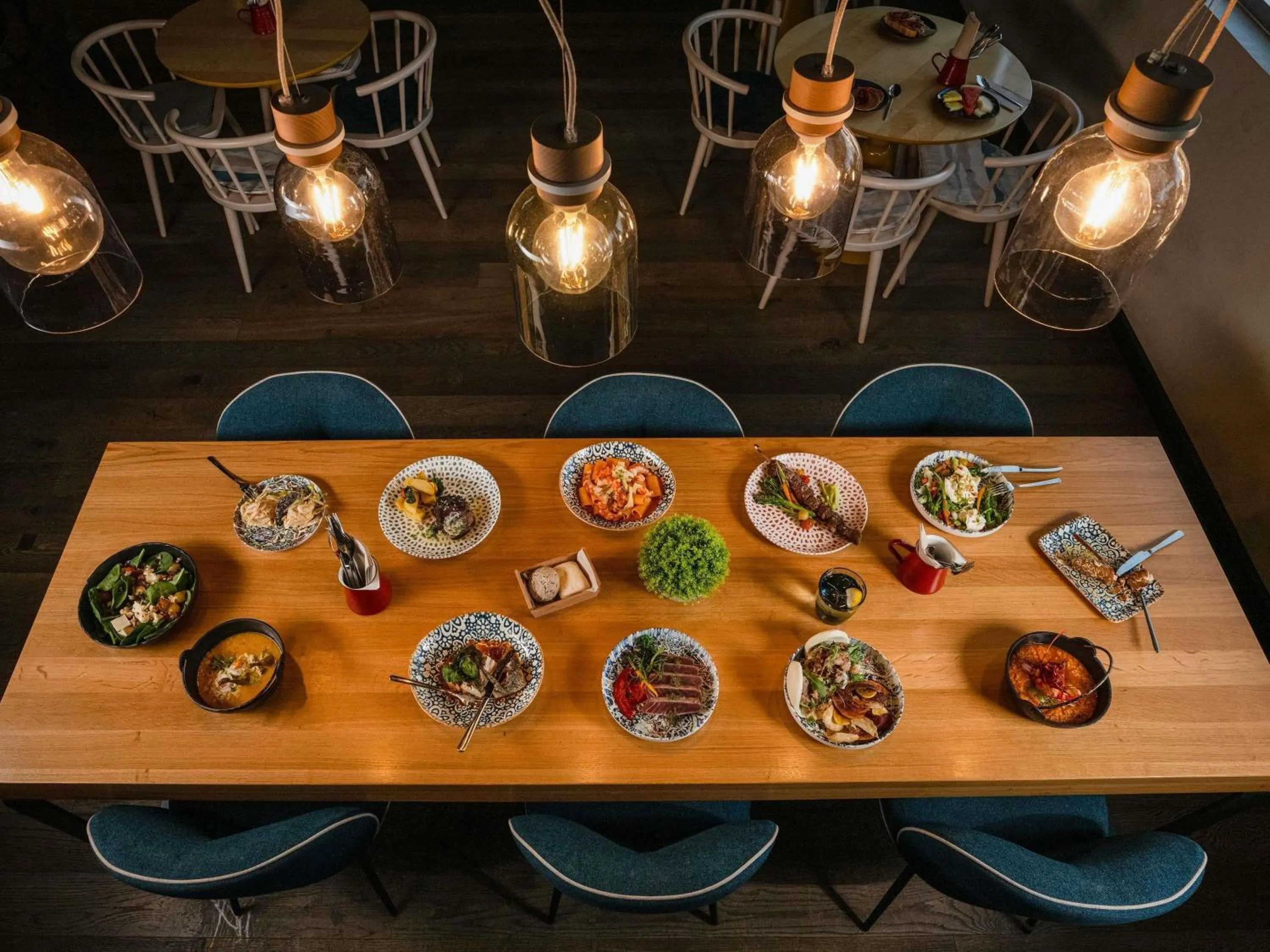 Restaurant/places to eat in Novotel Sevilla