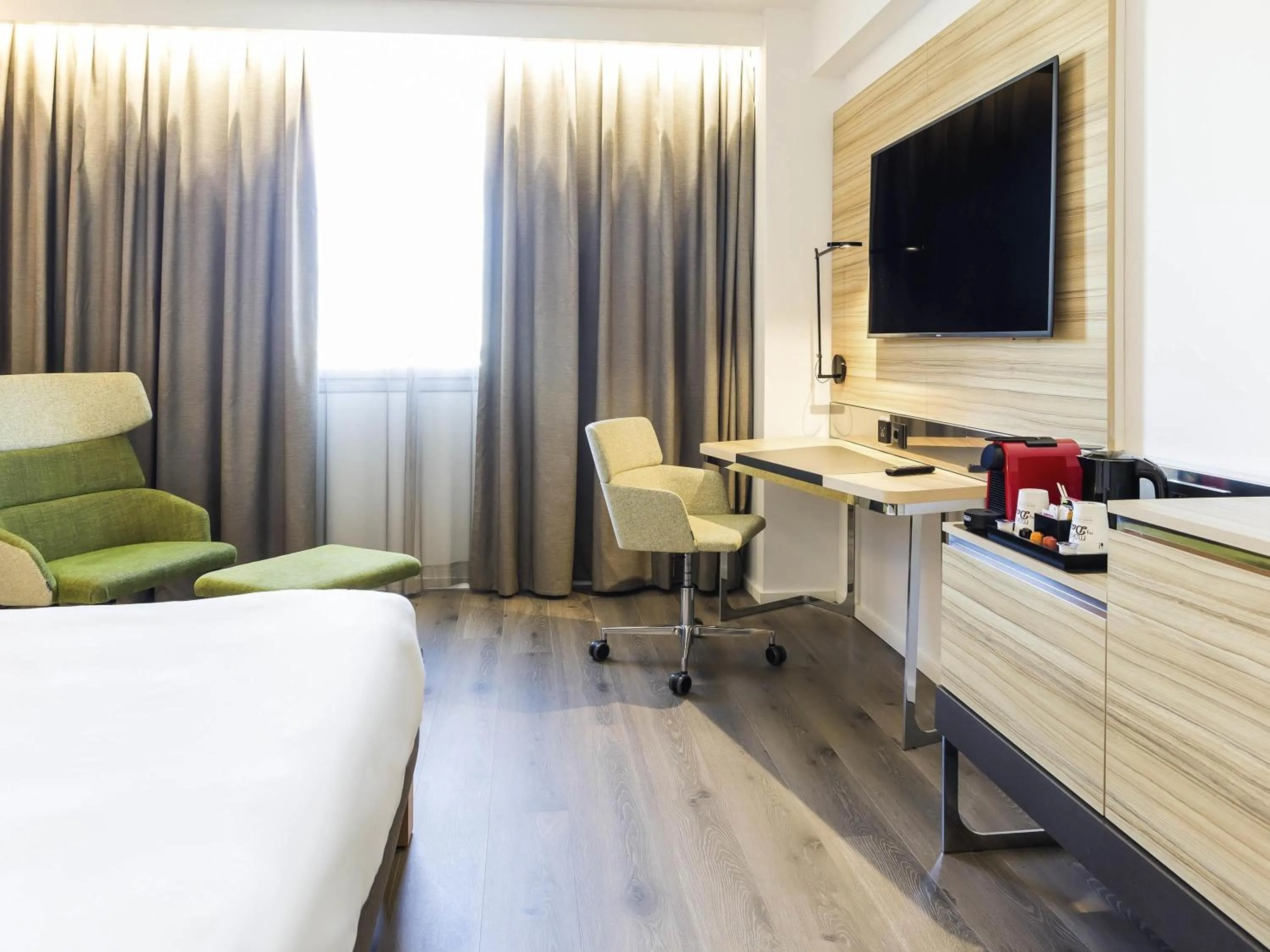 Deluxe Double Room in Novotel Sevilla