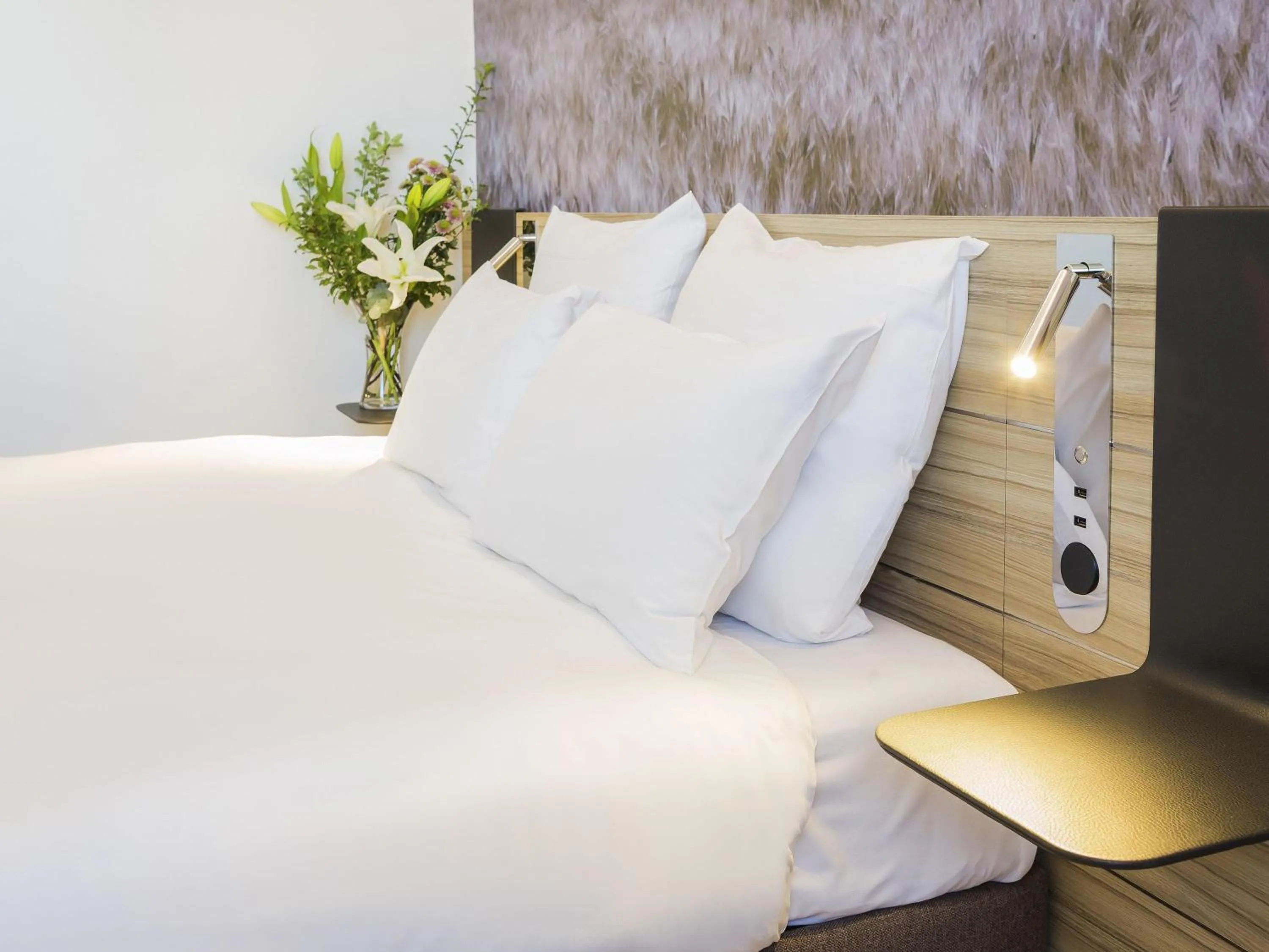 Bedroom, Bed in Novotel Sevilla