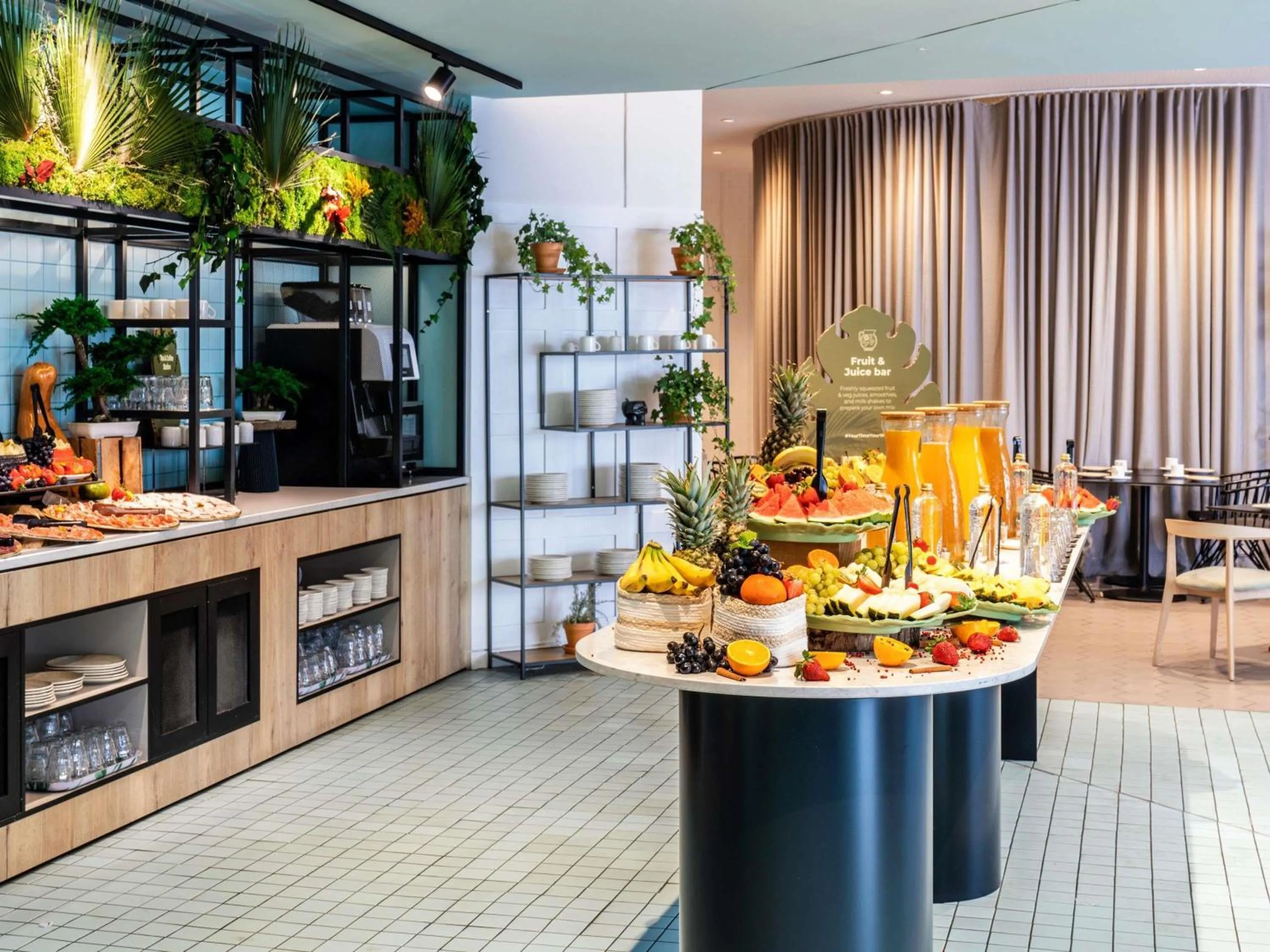 Breakfast in Novotel Campo De Las Naciones