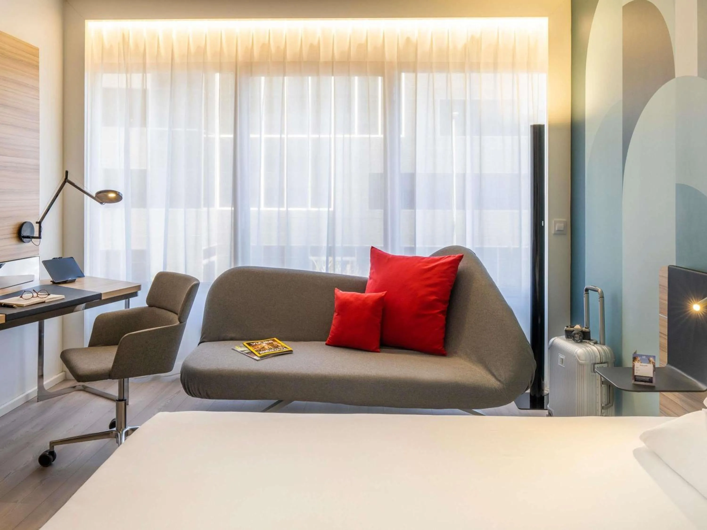 Property building, Bed in Novotel Campo De Las Naciones