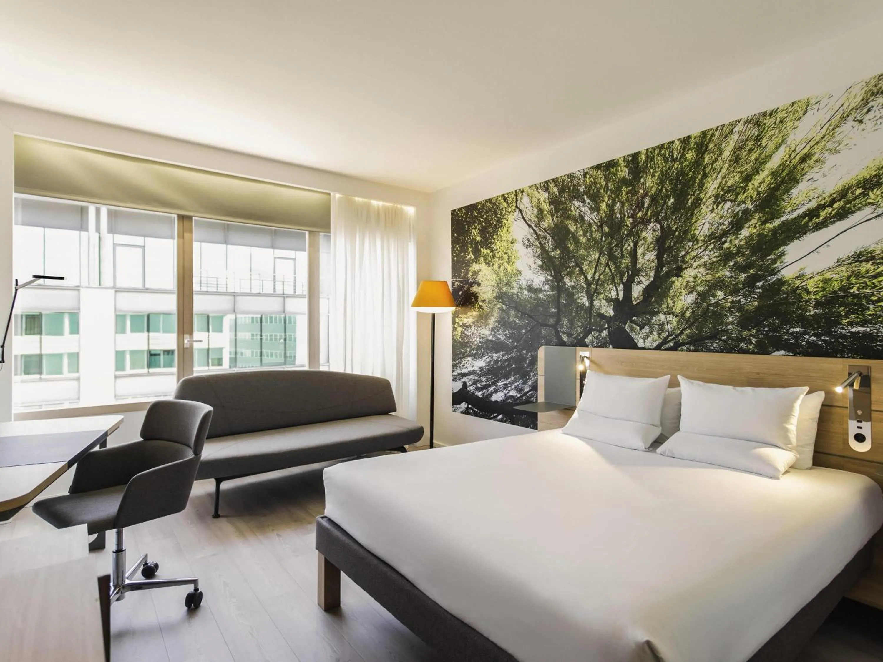 Bedroom, Bed in Novotel Campo De Las Naciones