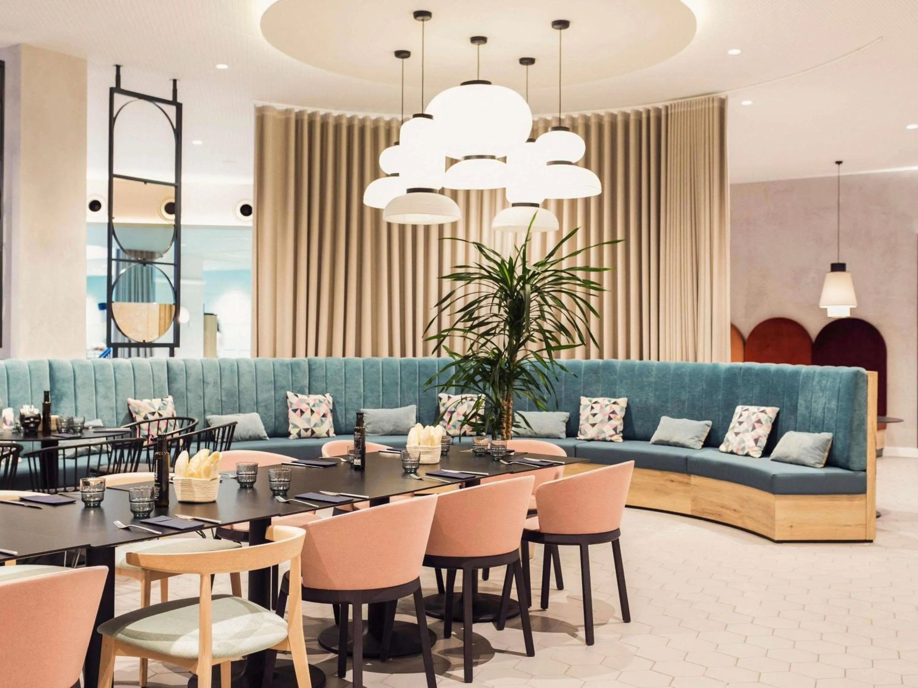 Lounge or bar in Novotel Campo De Las Naciones