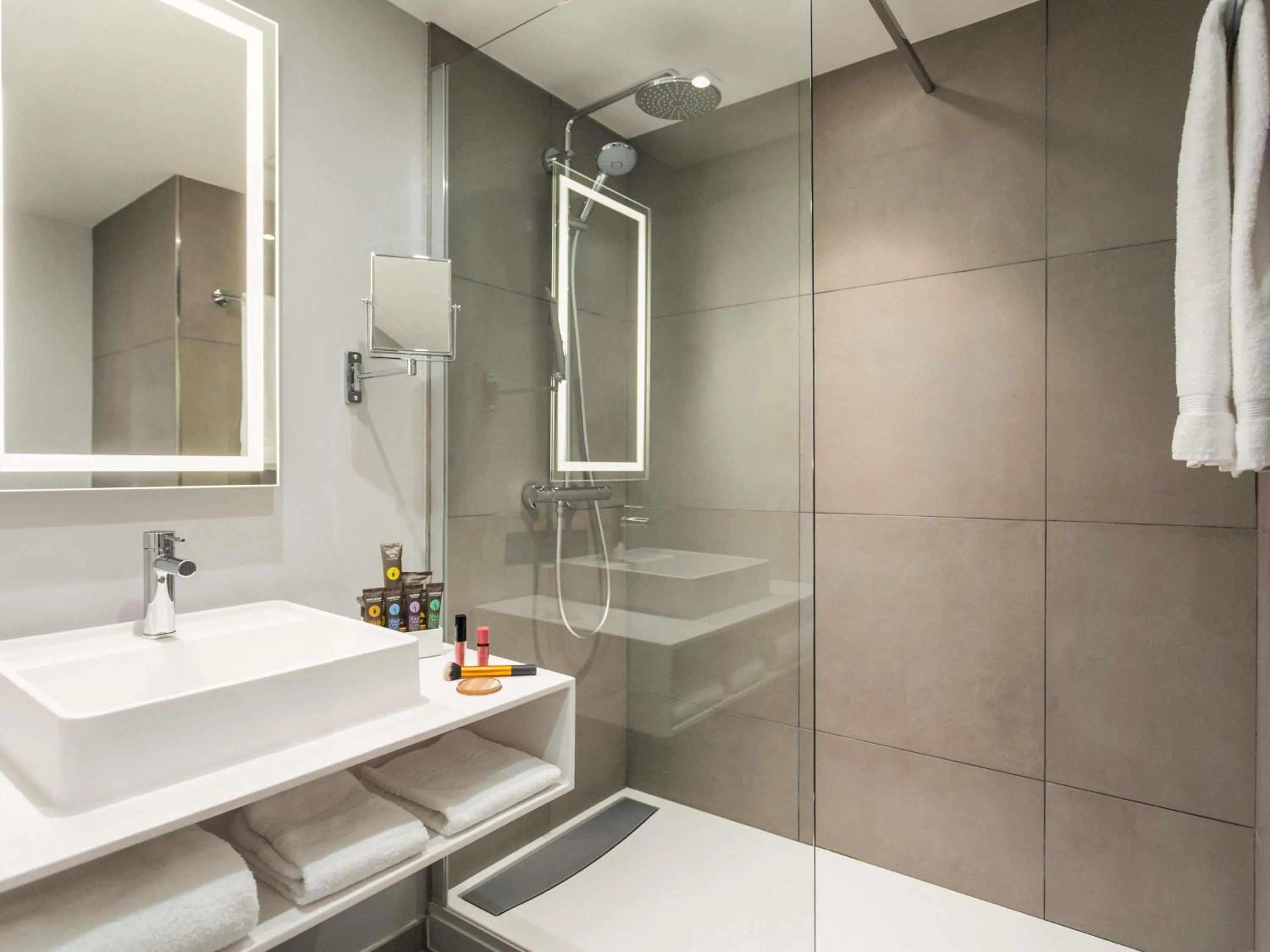 Bedroom in Novotel Campo De Las Naciones