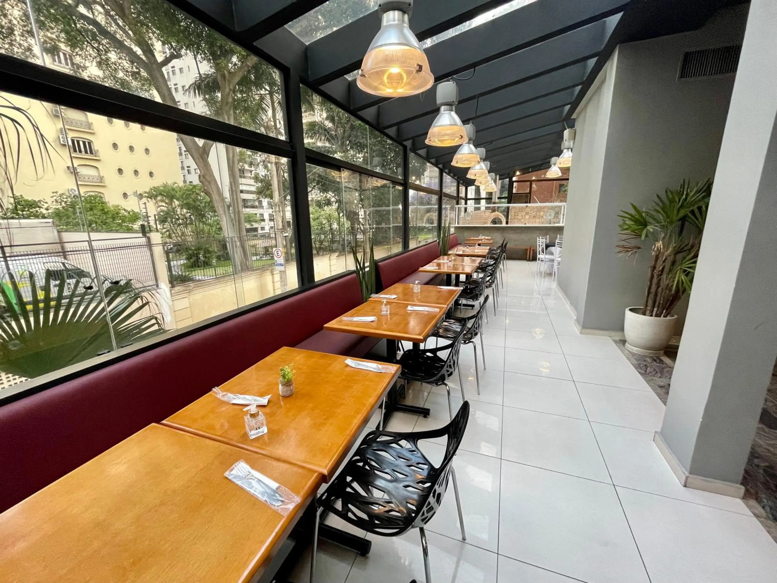 Restaurant/places to eat in Três de Julho Flats - Jardins II