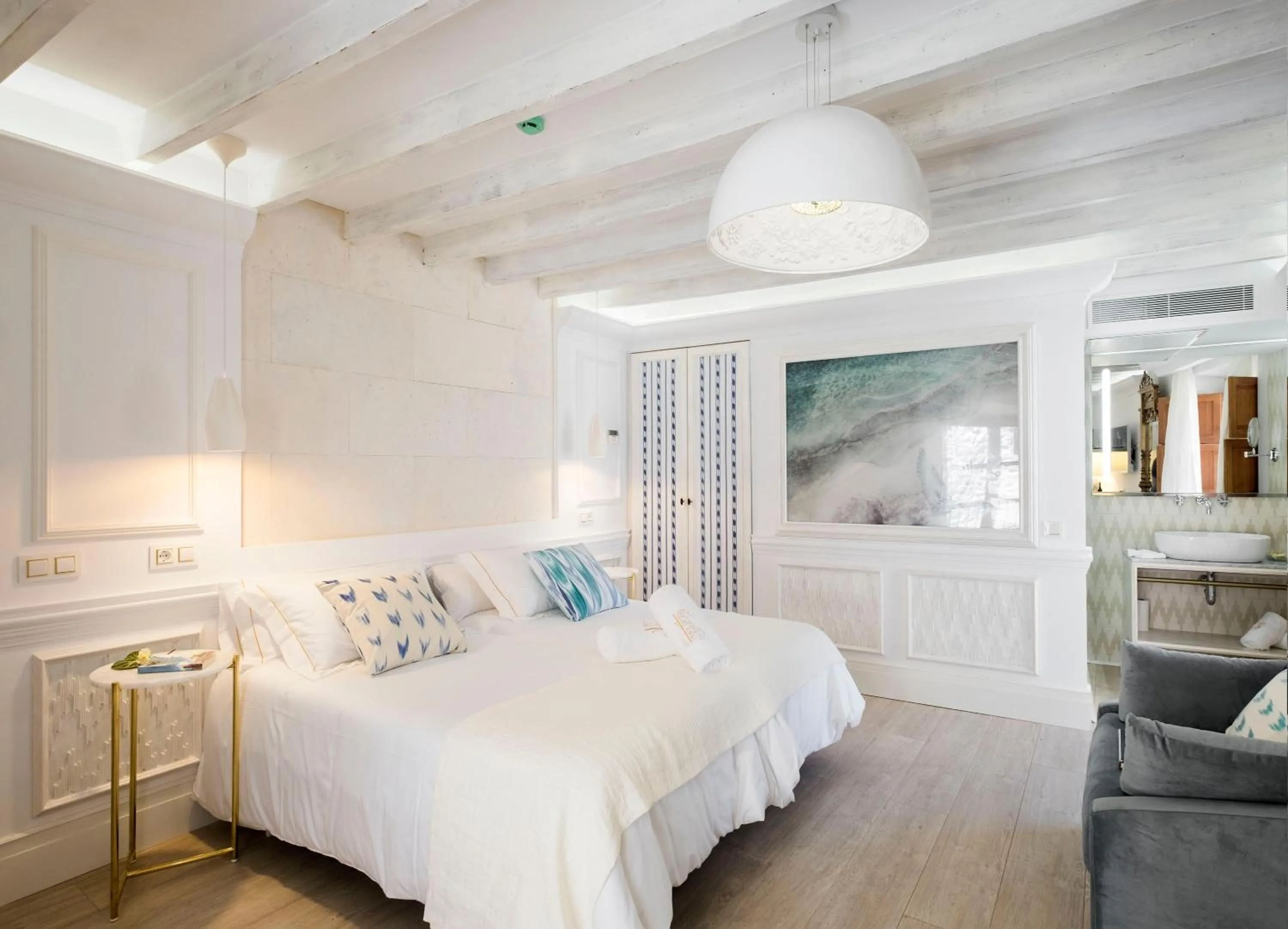 Photo of the whole room, Bed in Son Sant Jordi