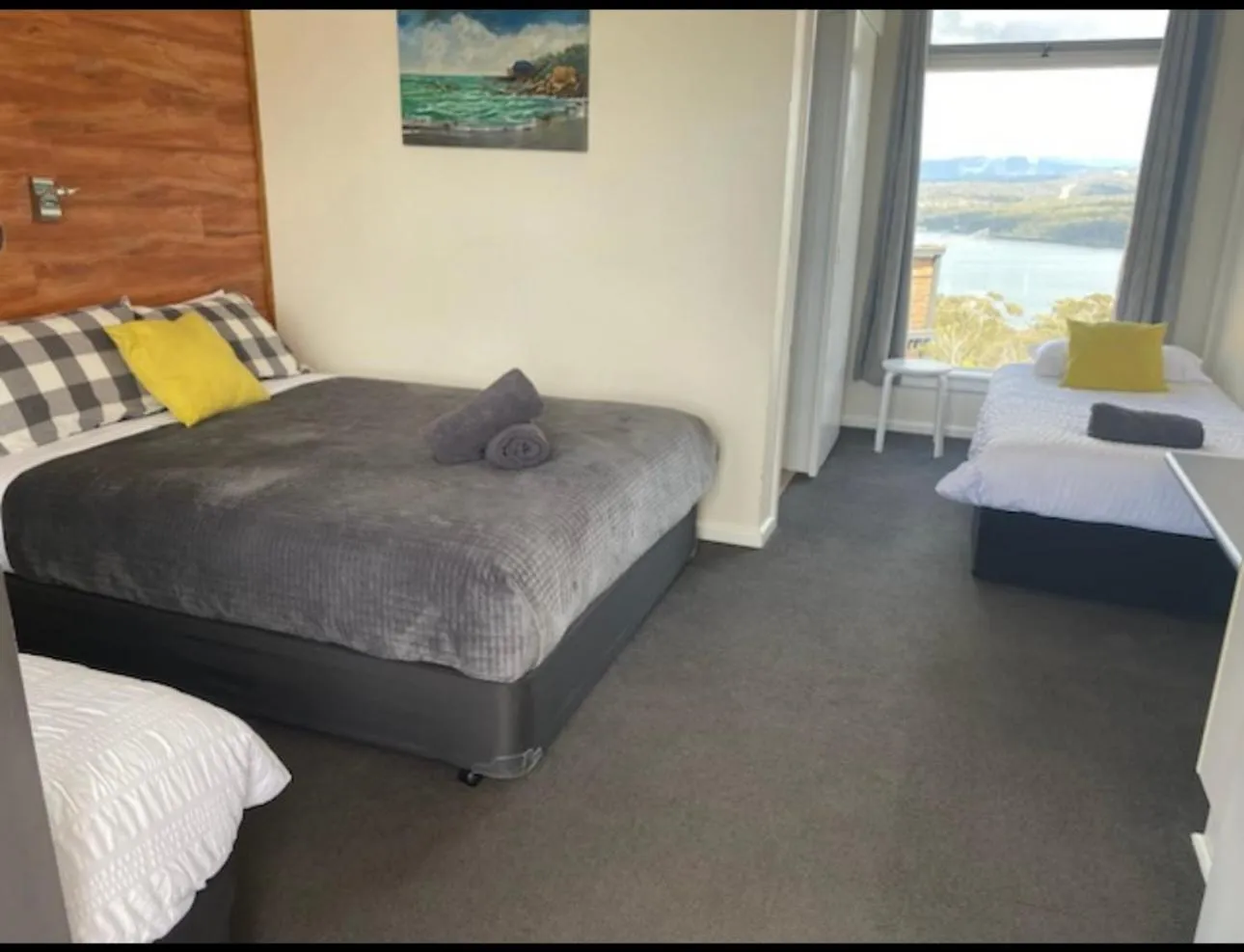 Bed in Norfolk Pines Motel