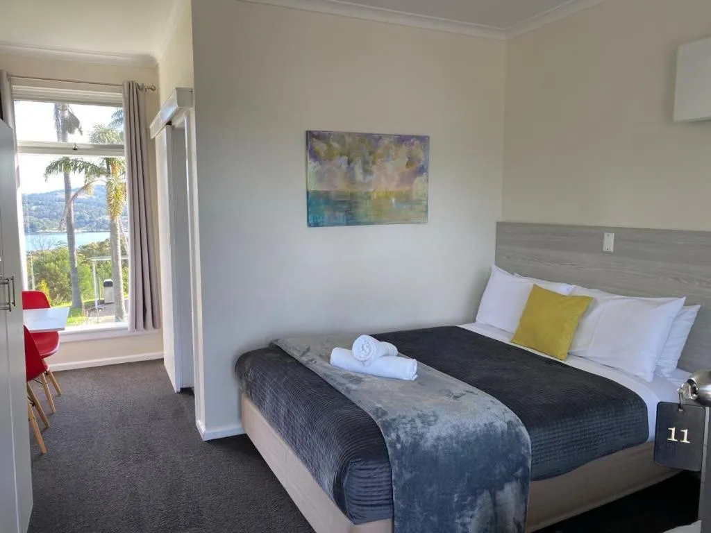 Bed in Norfolk Pines Motel