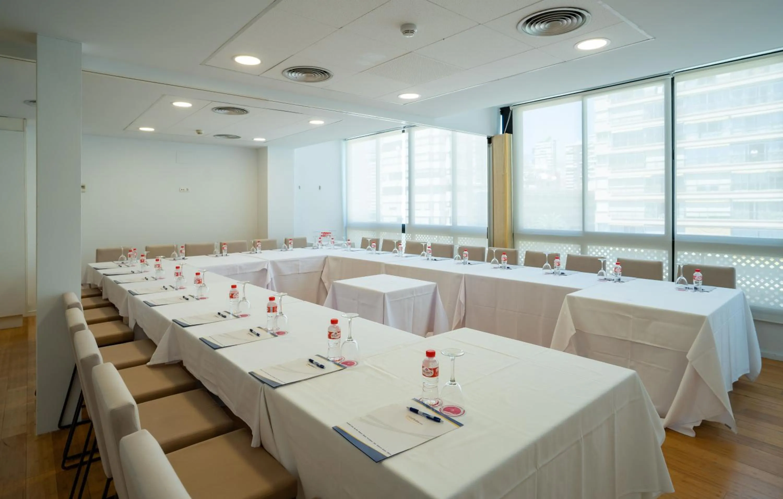 Meeting/conference room in The Agir Springs Hotel by Medplaya