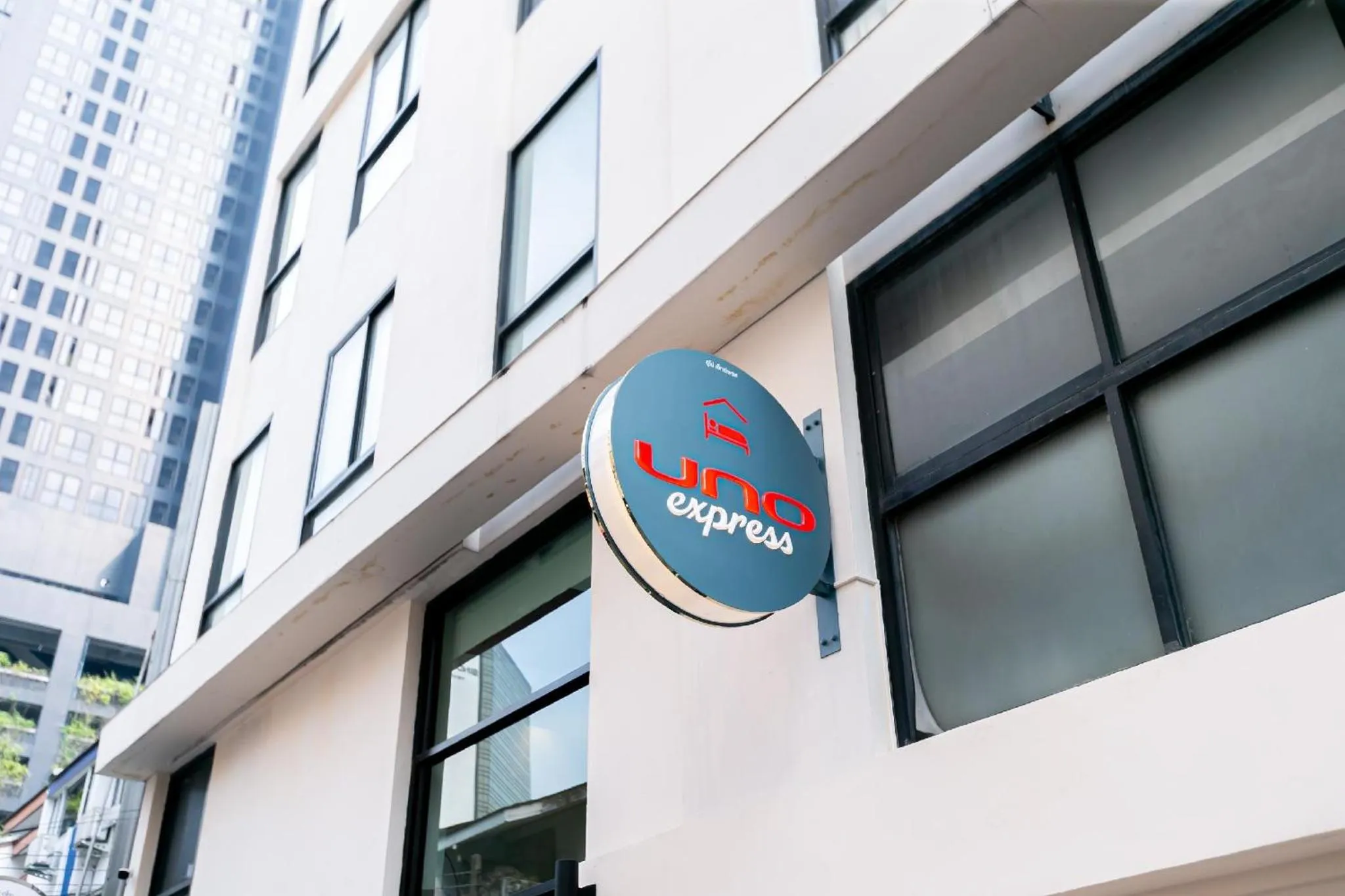 Property logo or sign in Uno Express