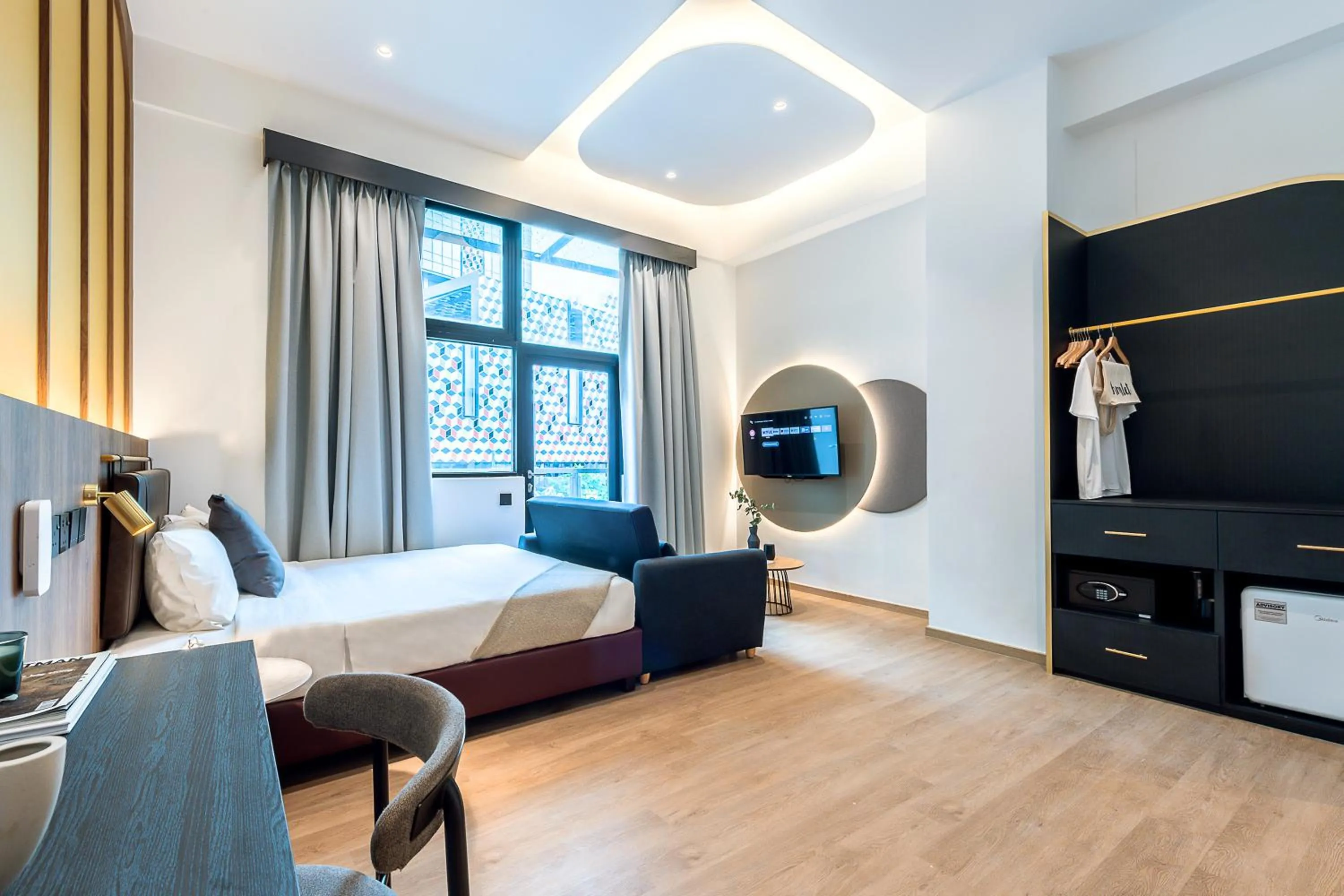 Photo of the whole room, Bed in Owen House by Habyt