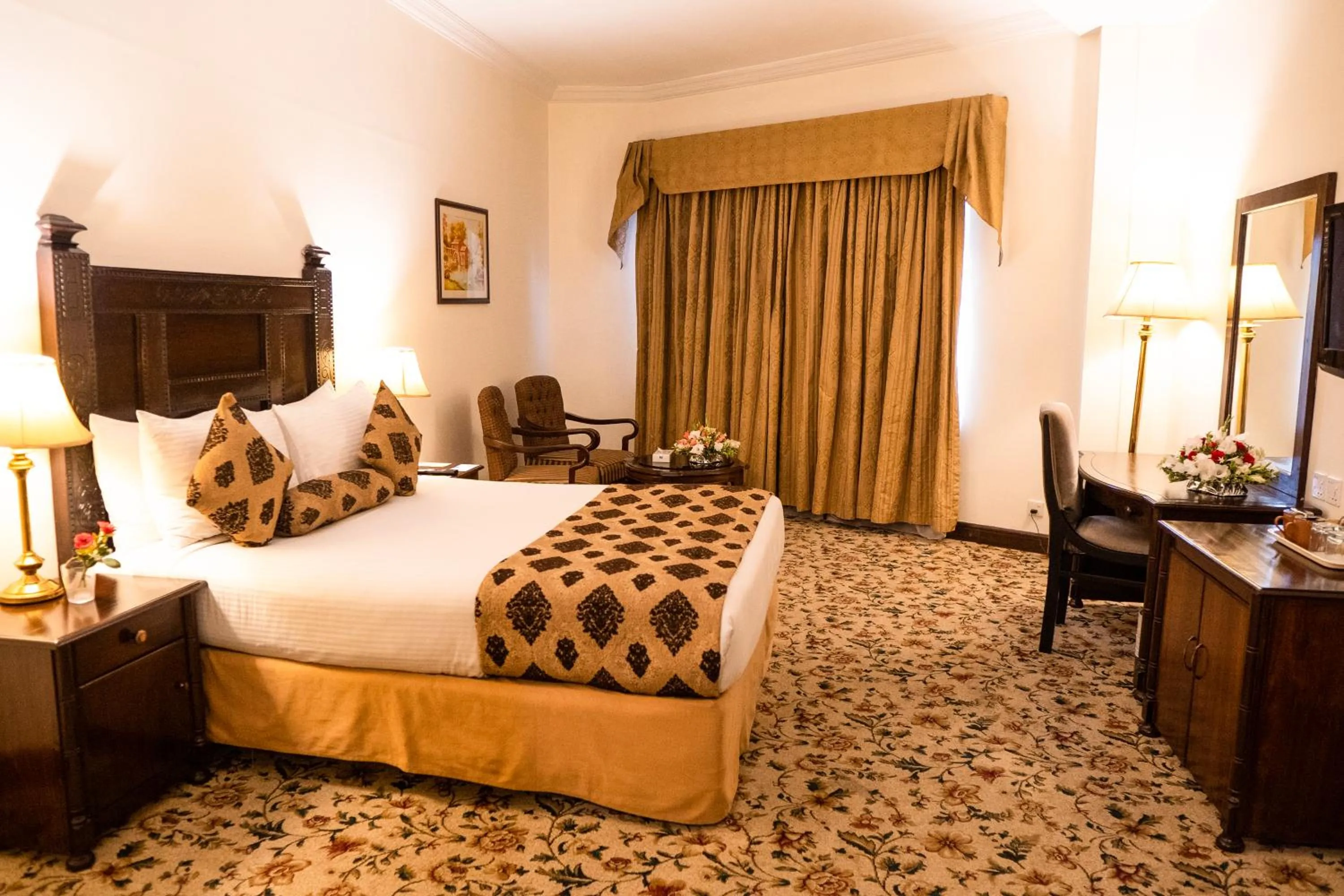 Bed in Hotel Hillview Islamabad