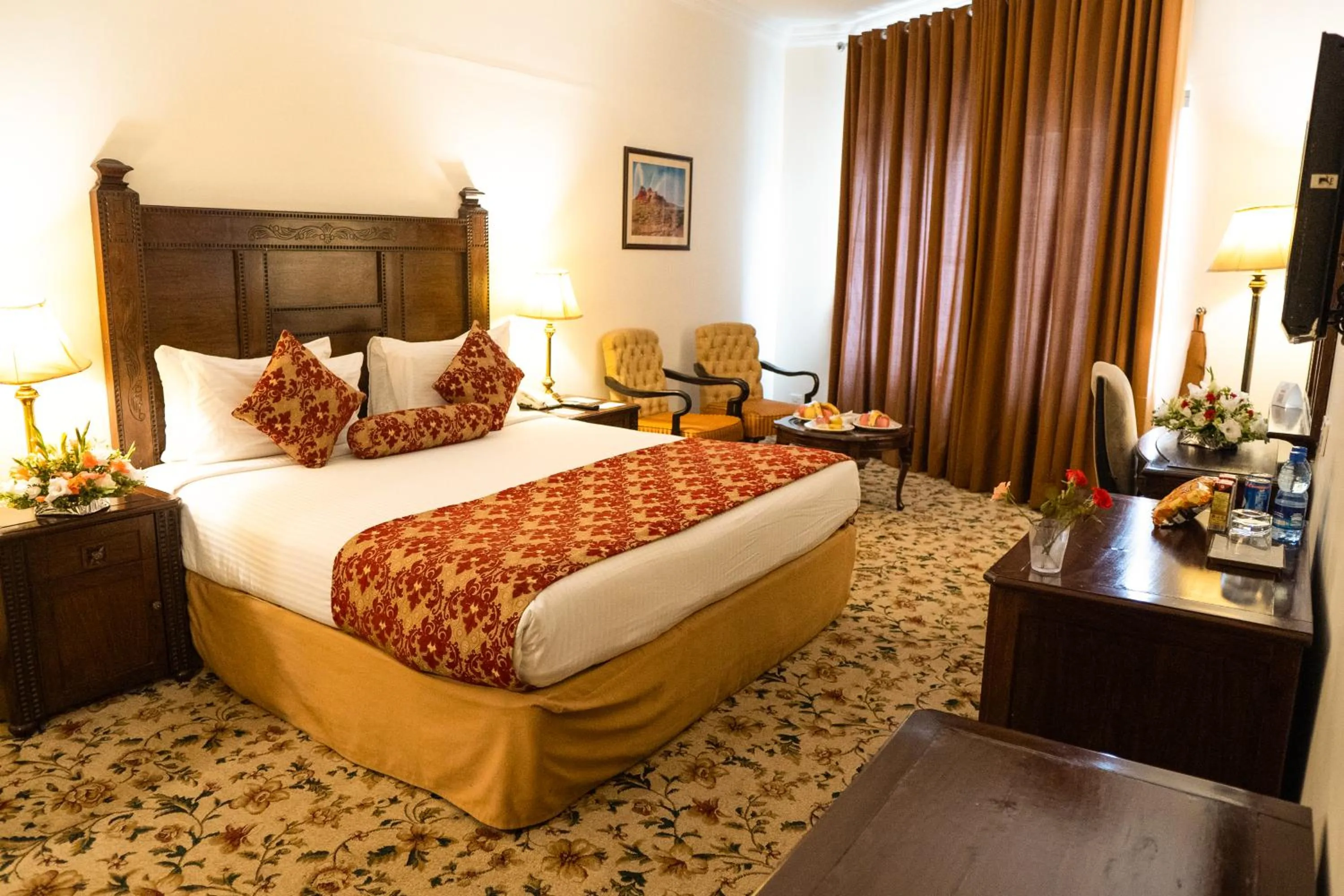 Bed in Hotel Hillview Islamabad