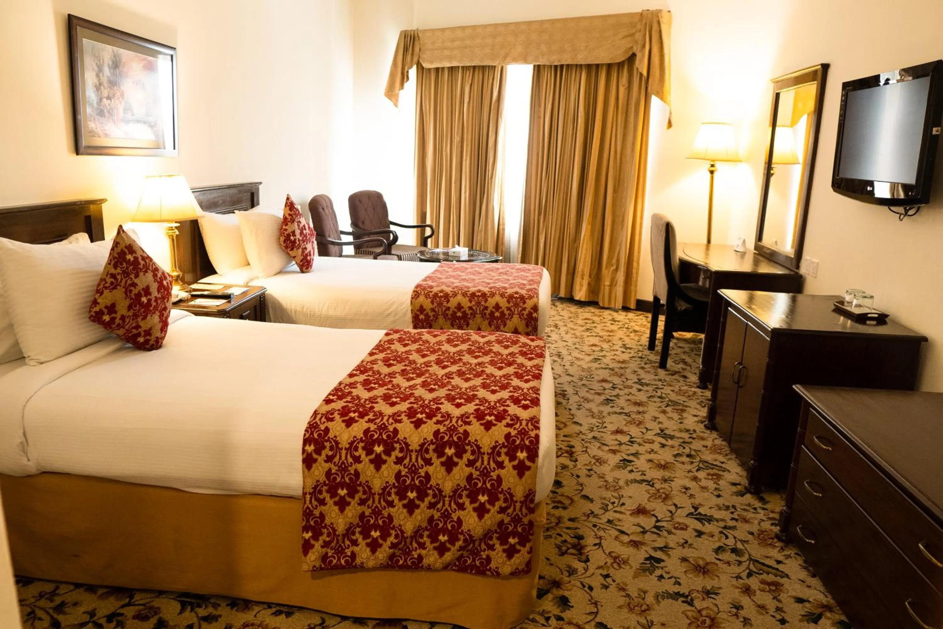 Bed in Hotel Hillview Islamabad