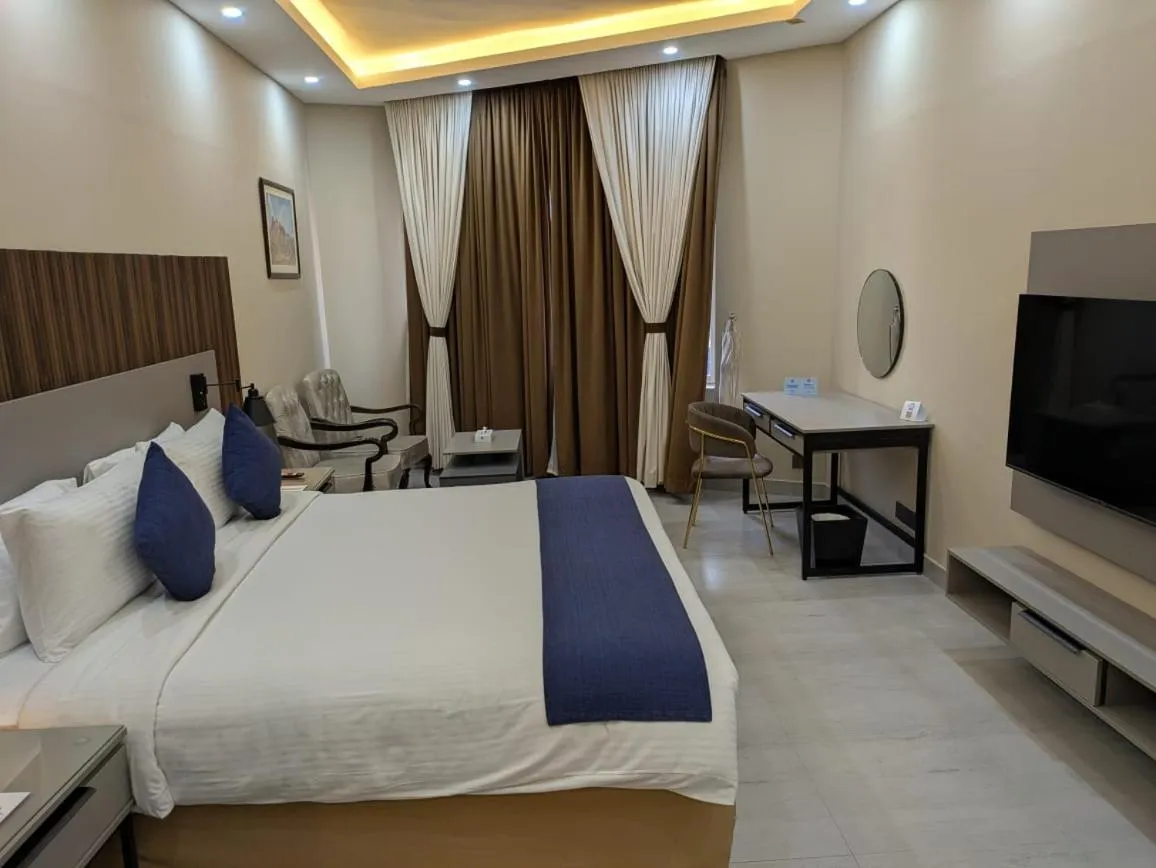 Bed in Hotel Hillview Islamabad