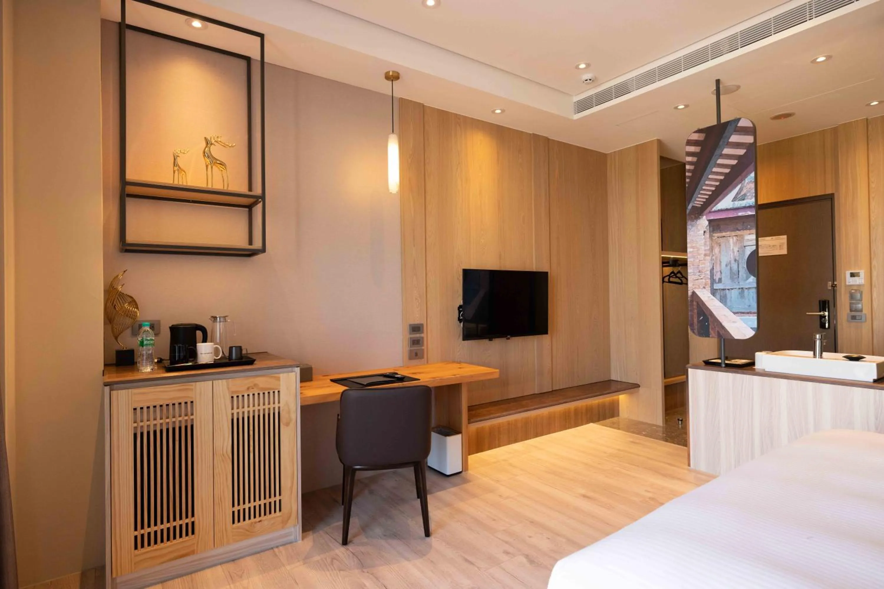 Photo of the whole room, Bed in Euphoria Hotel Lukang