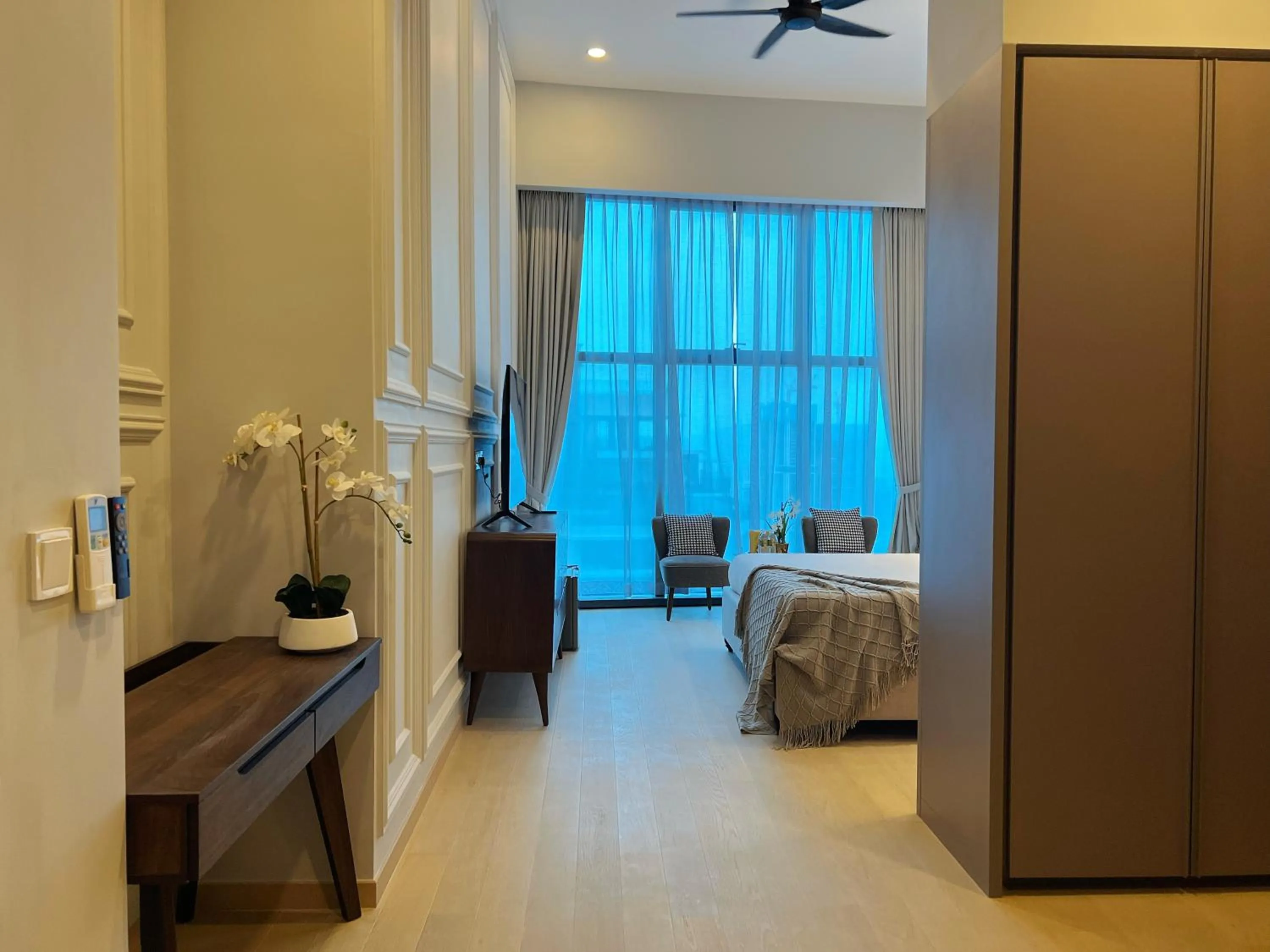 Photo of the whole room, Bed in Eaton Residences KLCC by WSD