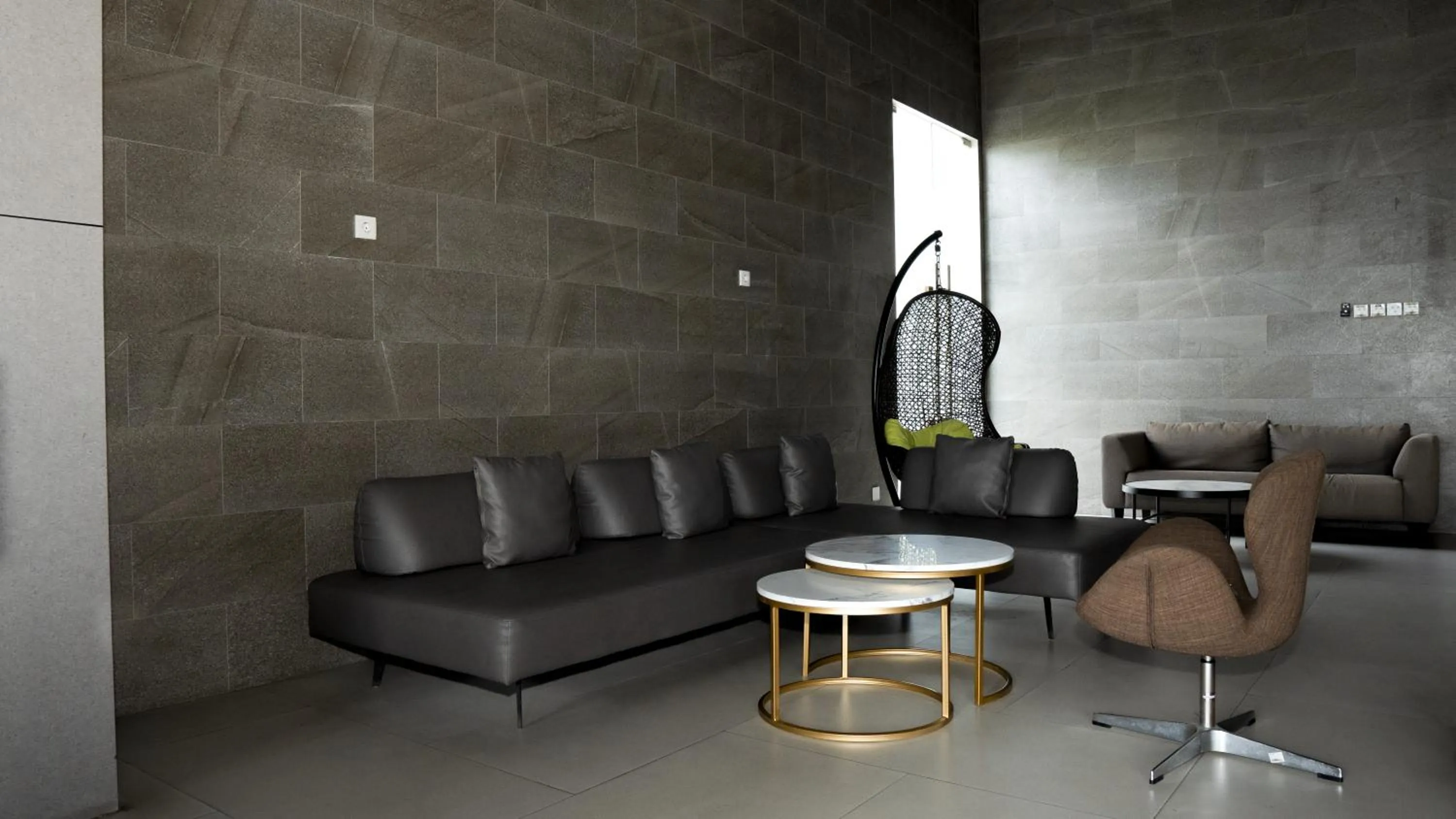 Communal lounge/ TV room in Menara One Hotel by Menara Santosa