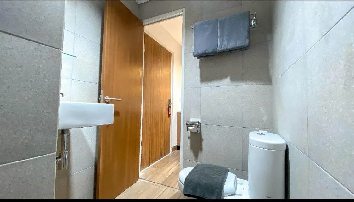 Toilet in Menara One Hotel by Menara Santosa