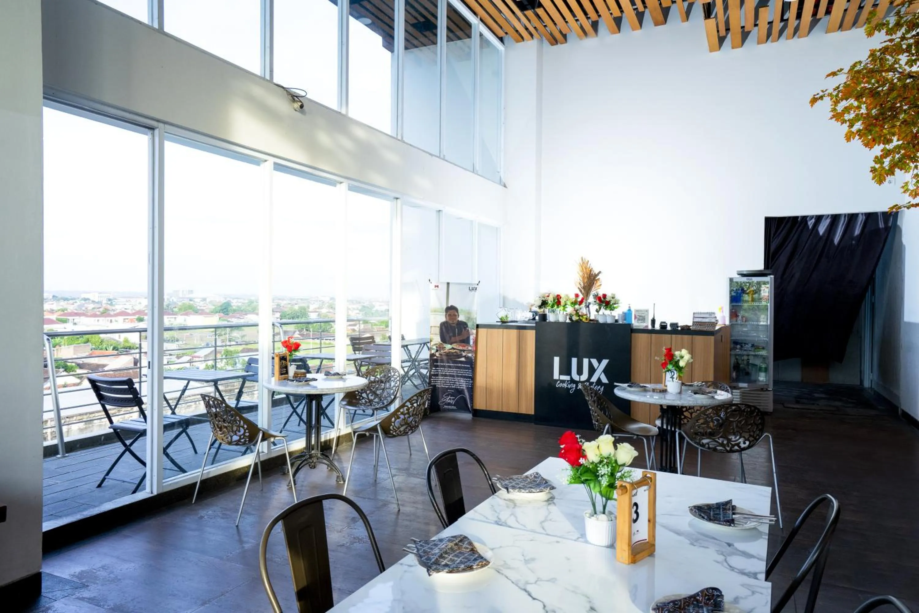 Restaurant/places to eat in Menara One Hotel by Menara Santosa