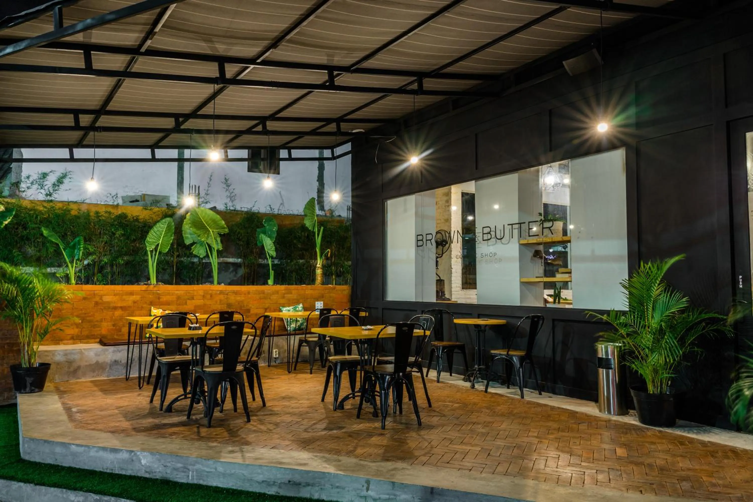 Berry Biz Hotel Sunset Road