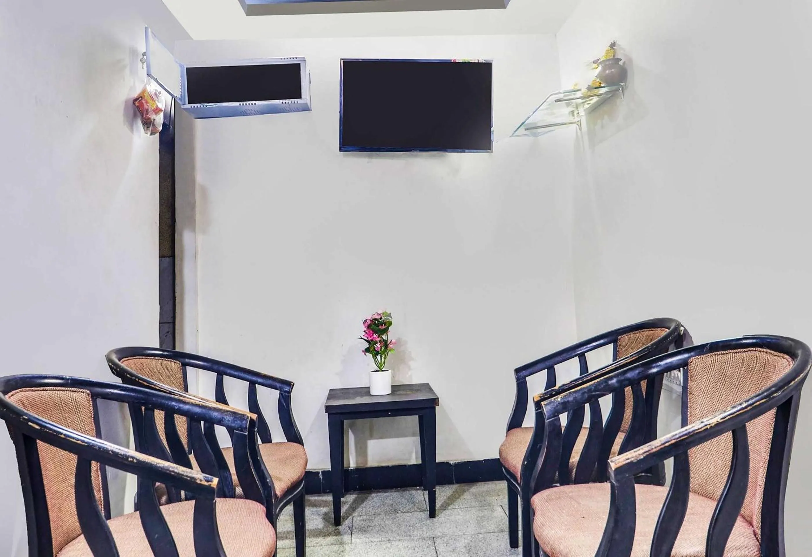 Lobby or reception in Hotel O Qualia Hotel Dilsukhnagar Near Dilsukhnagar Metro Station