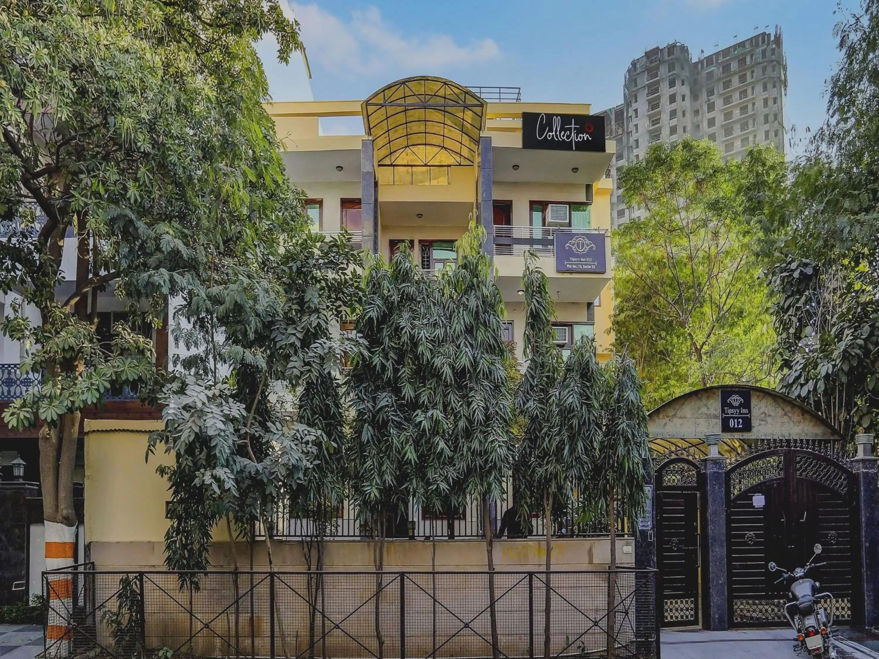 Facade/entrance in Hotel O Uk House Residency