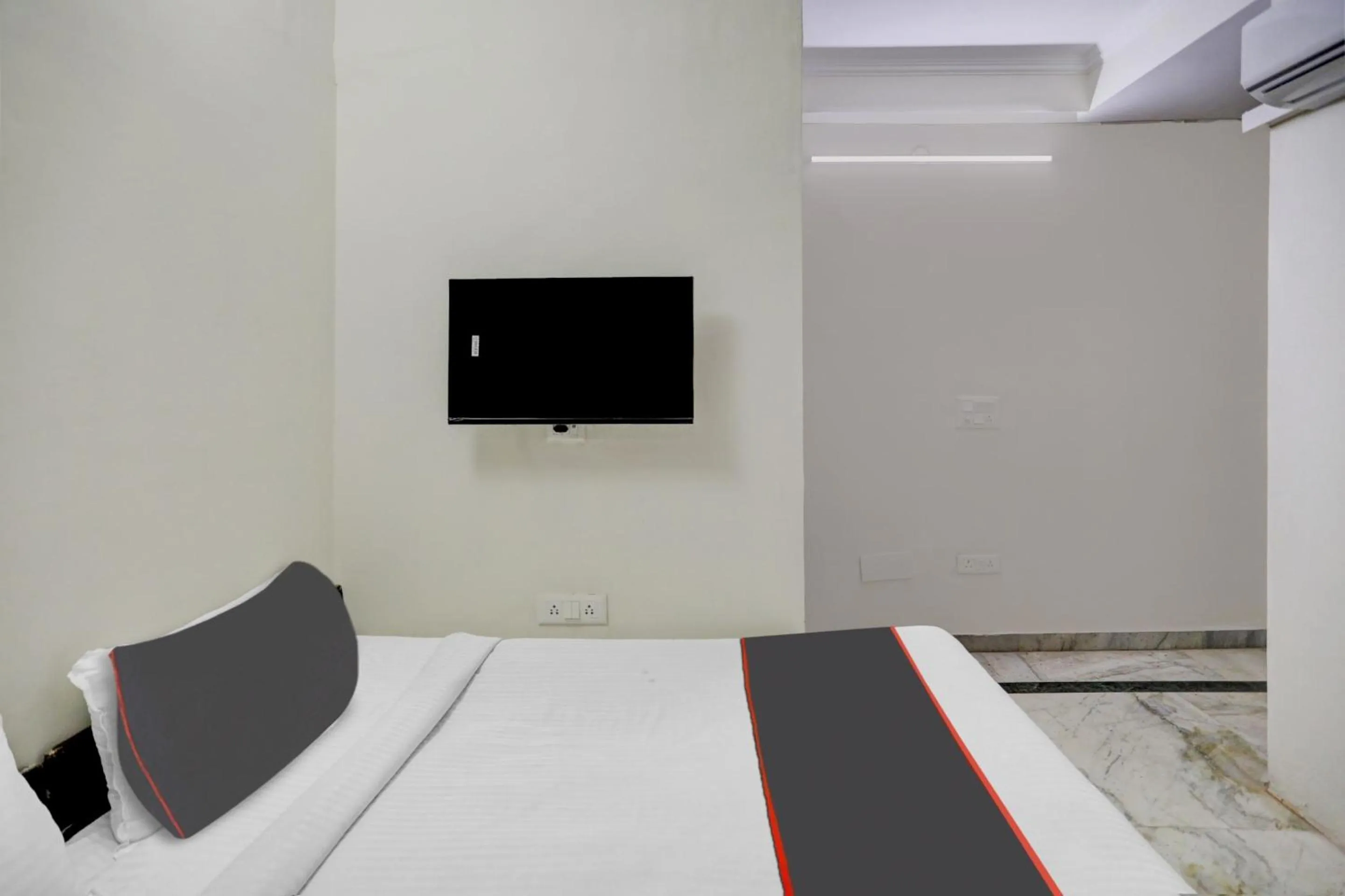 Bedroom, Bed in Hotel O Uk House Residency