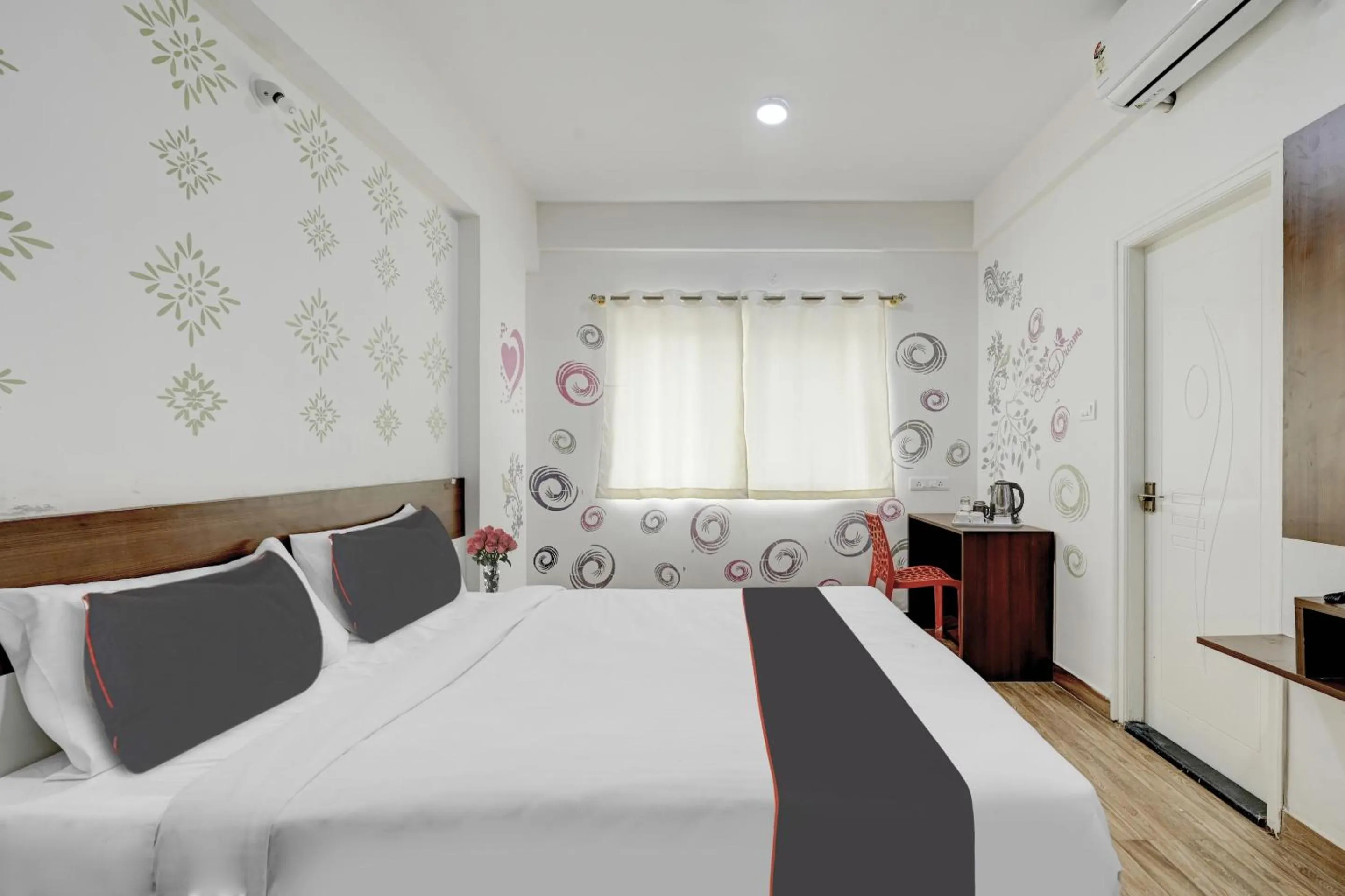 Bedroom, Bed in Super Capital O Prince Venue