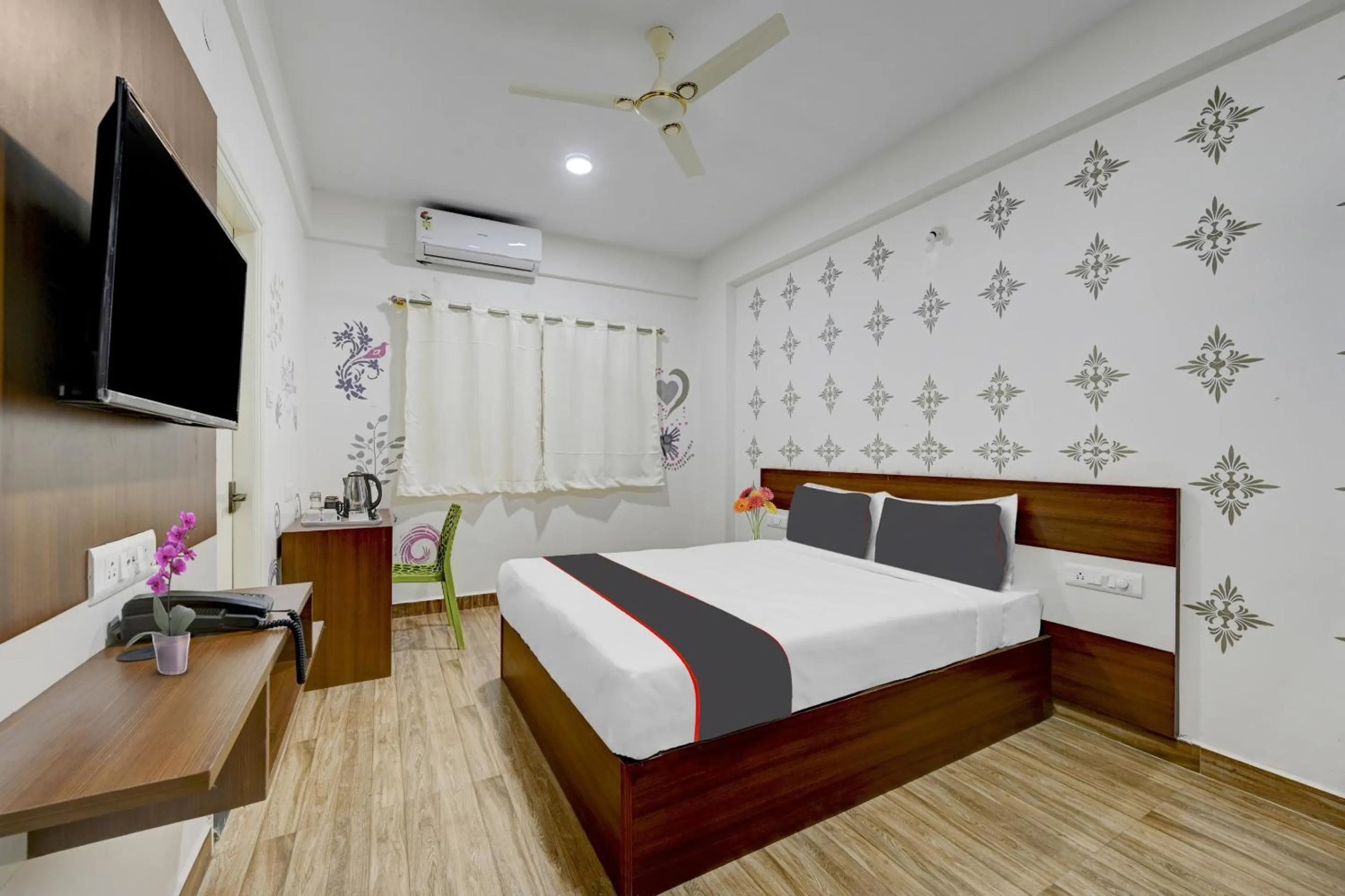 Bedroom, Bed in Super Capital O Prince Venue