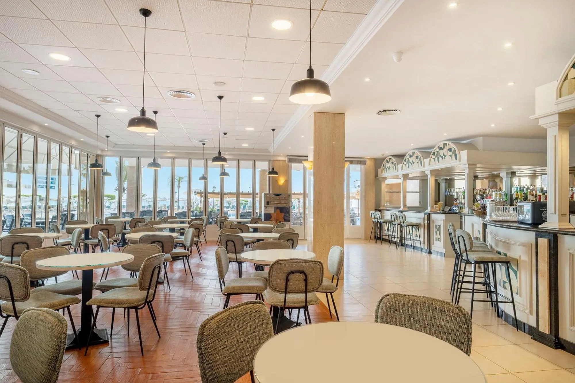 Restaurant/places to eat in Peñiscola Plaza Suites