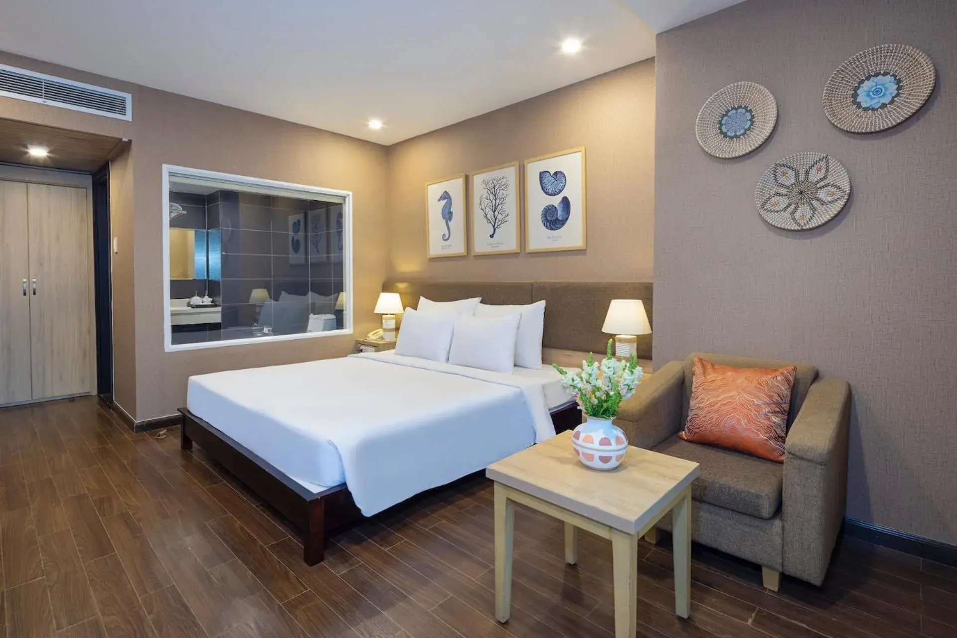 Deluxe Double Room with Balcony and Sea View in DB Hotel Nha Trang Deluxe Double Room with Balcony and Sea View in DB Hotel Nha Trang