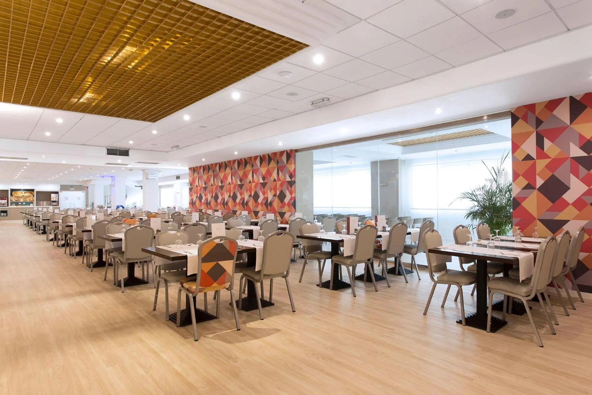 Restaurant/places to eat in Aparthotel Acuasol