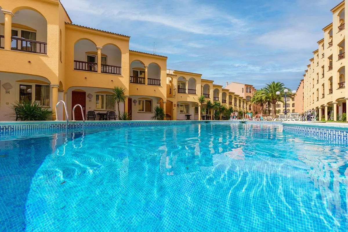 Property building in Apartamentos turísticos Jardines del Plaza