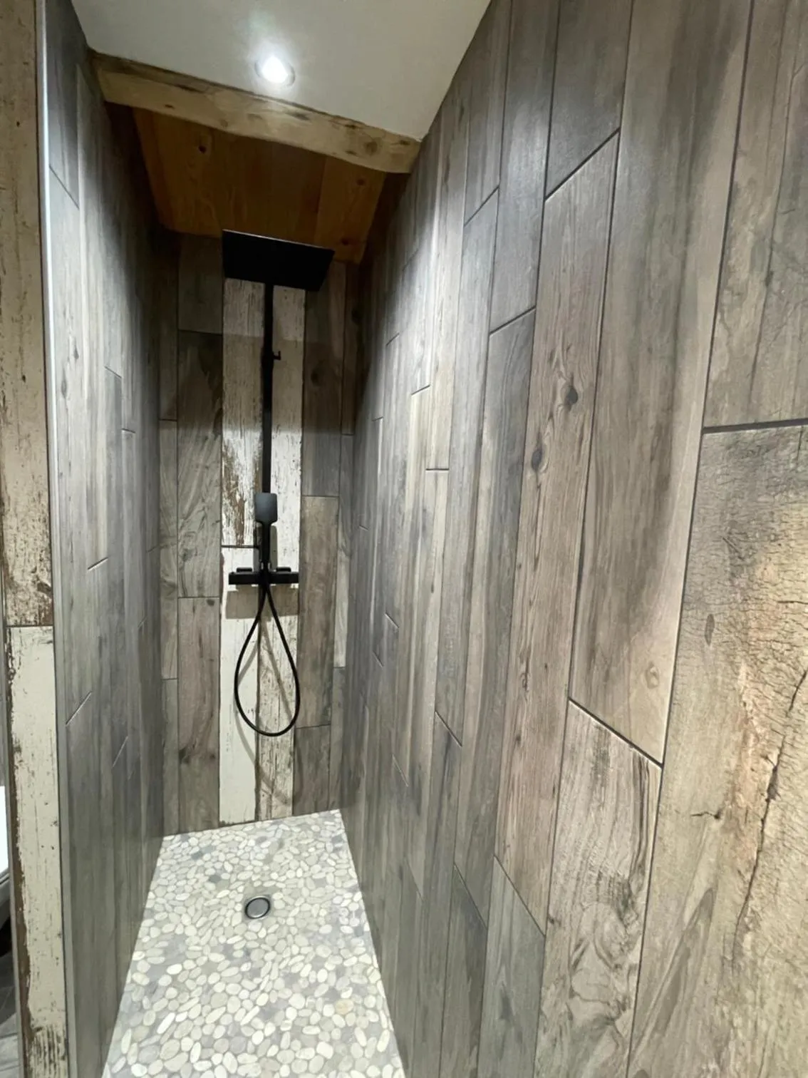 Shower in Appart Hôtel Le JAS