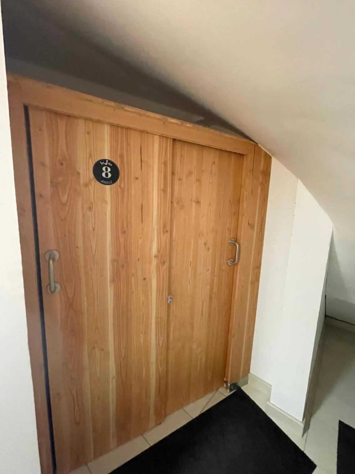 microwave in Appart Hôtel Le JAS