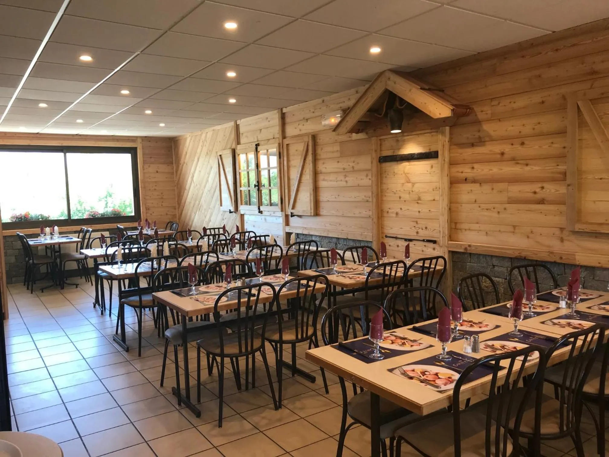 Restaurant/places to eat in Appart Hôtel Le JAS