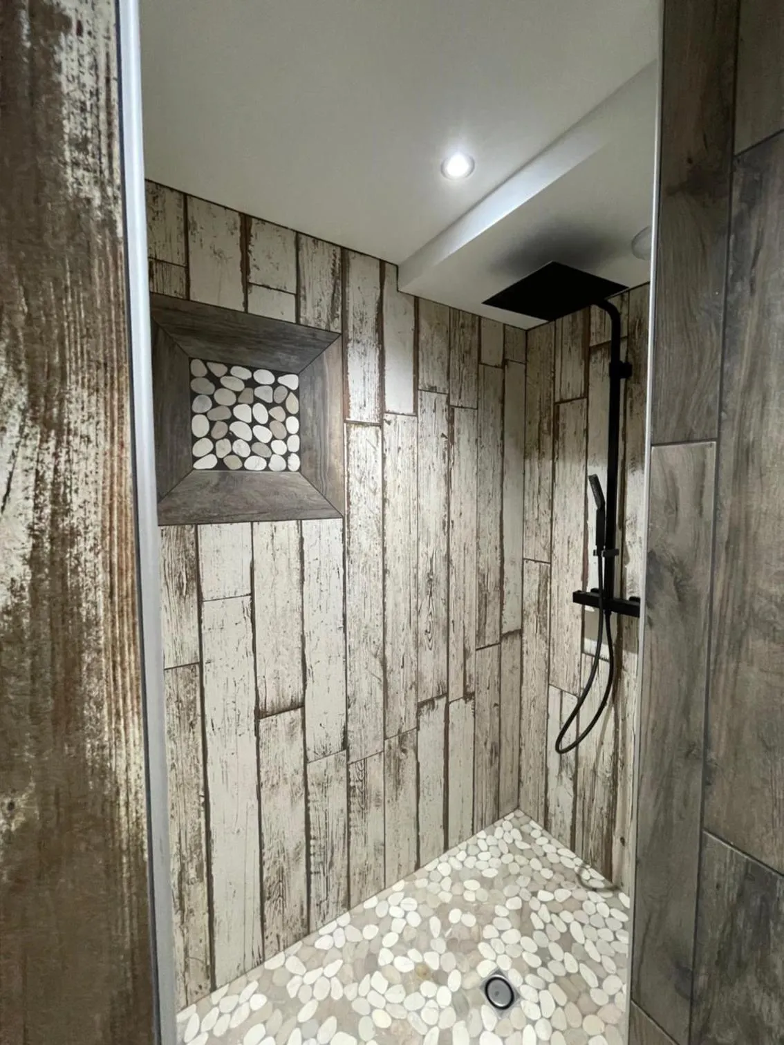 Shower in Appart Hôtel Le JAS