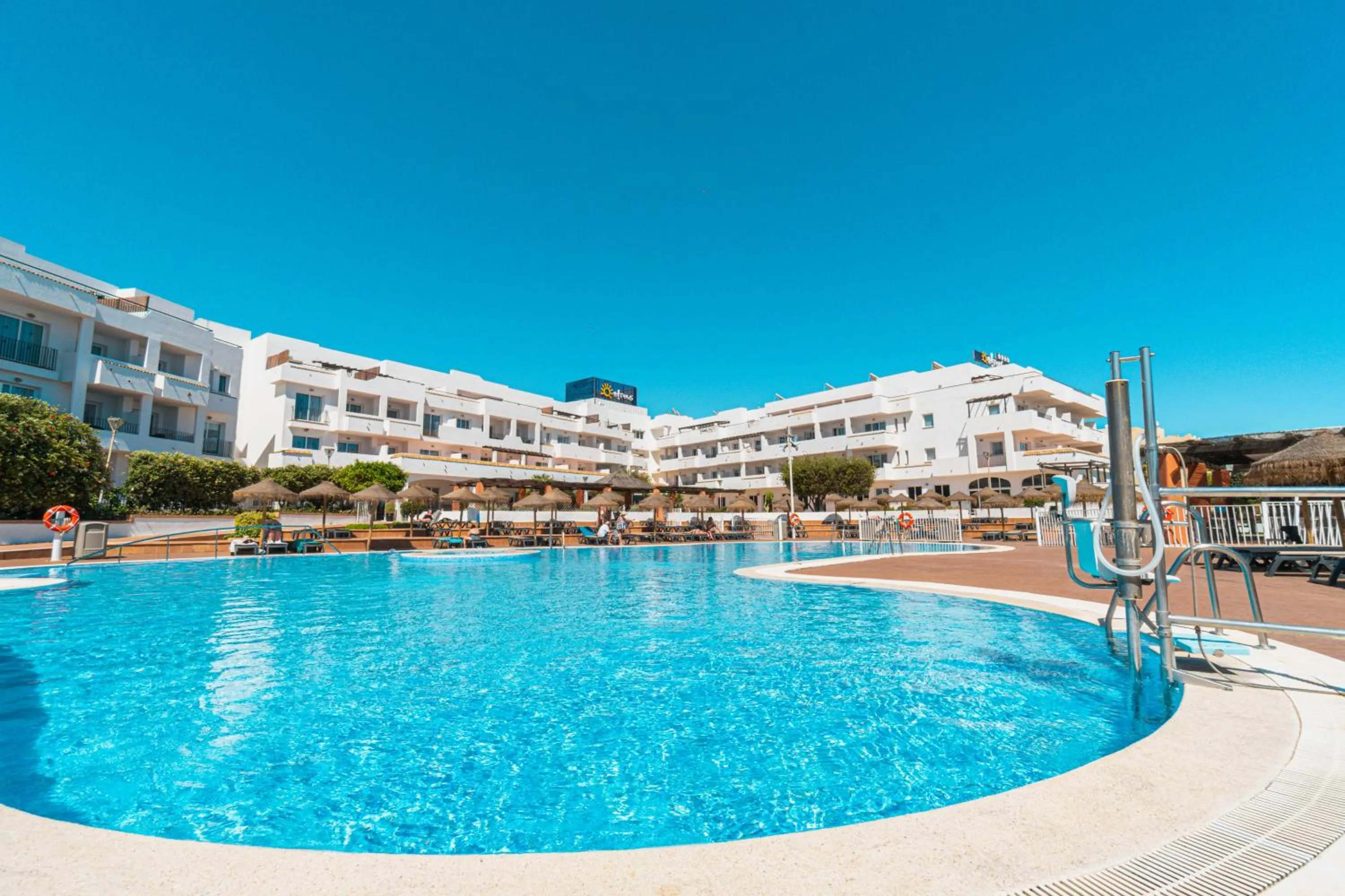 Swimming pool in Ohtels Cabogata
