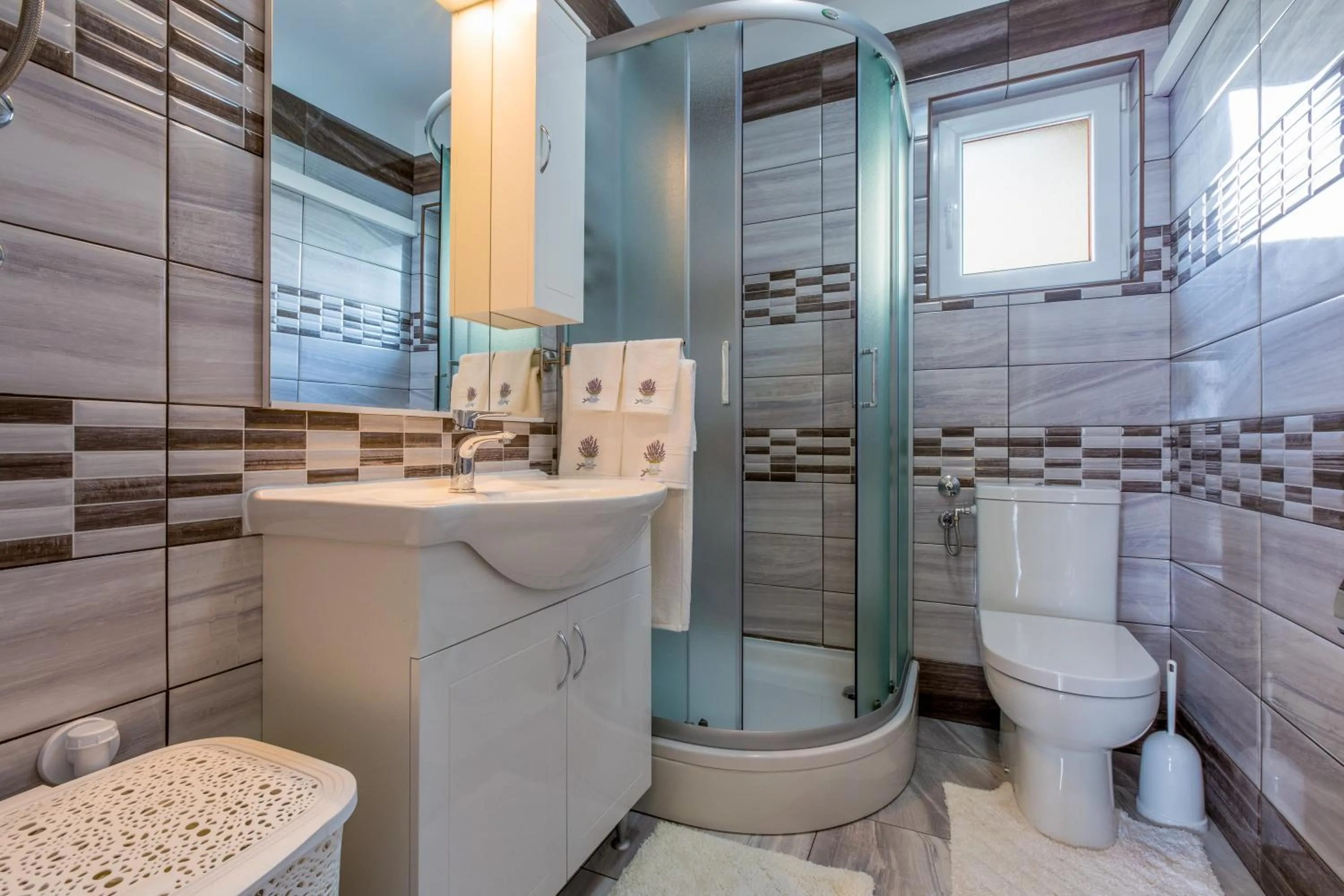 Bathroom in Nola H