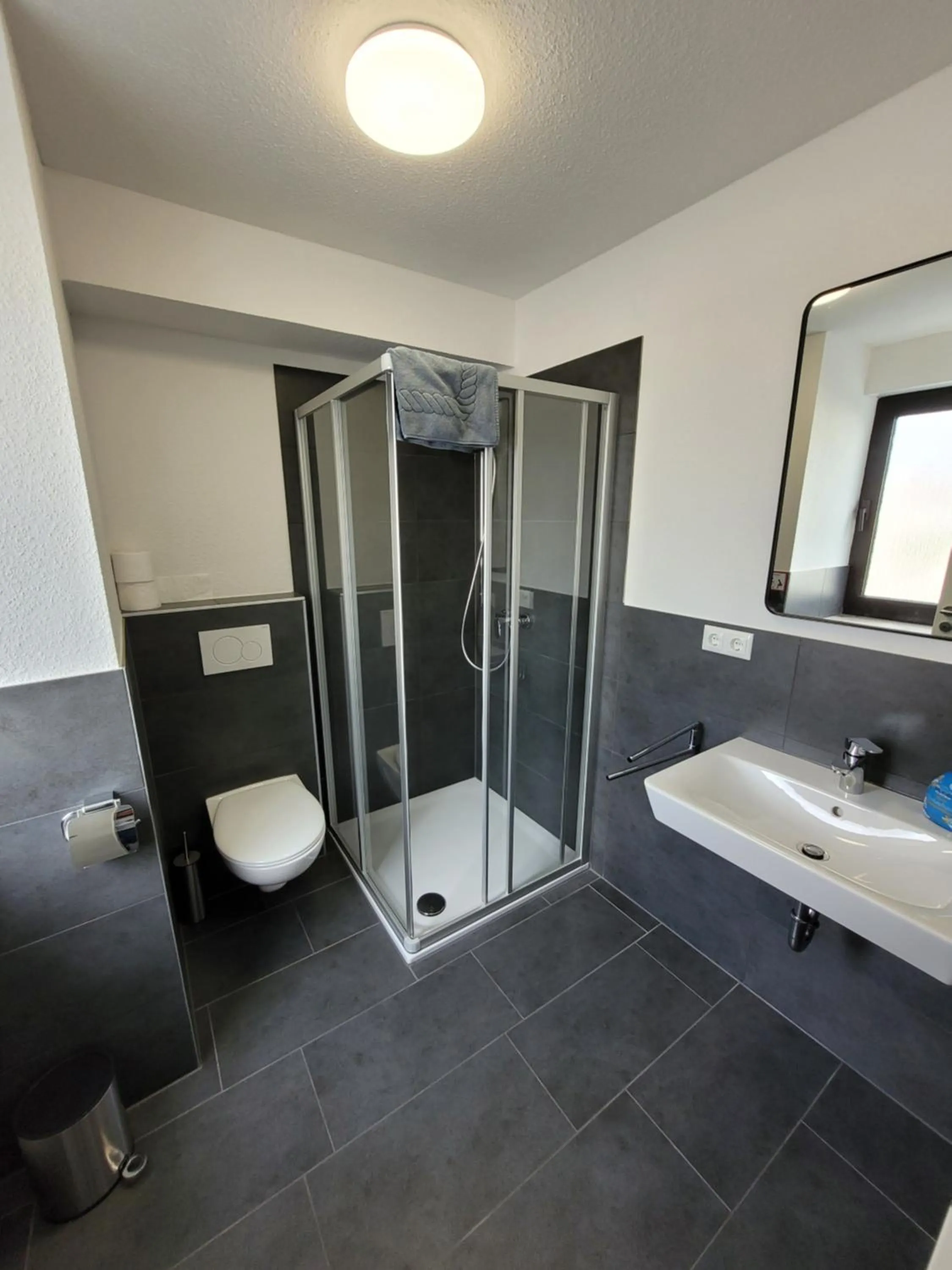 Shower in Guesthouse WI rooms