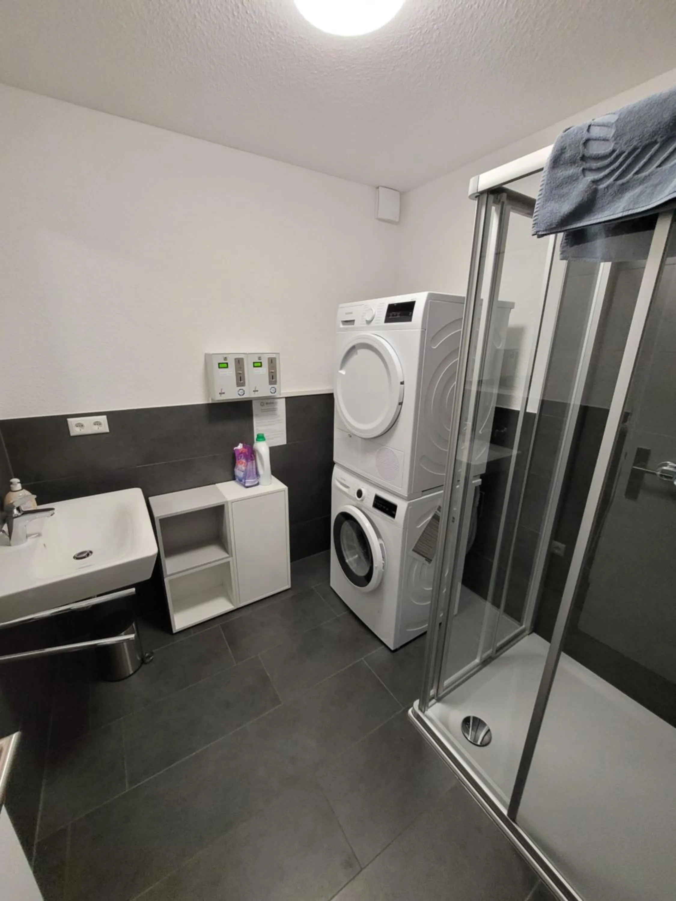 Shower in Guesthouse WI rooms