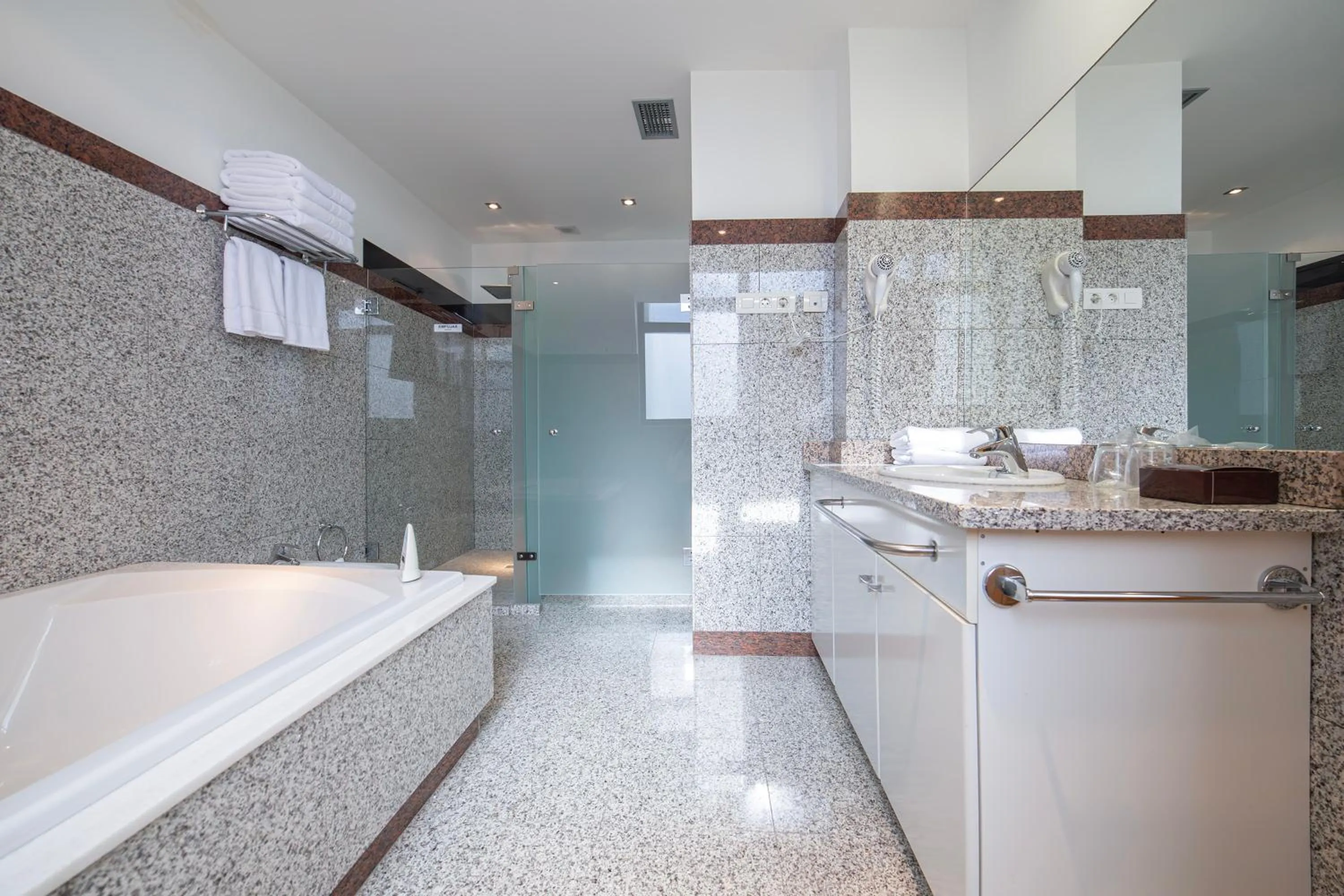 Bathroom in Hotel Auditorio Santiago & Spa