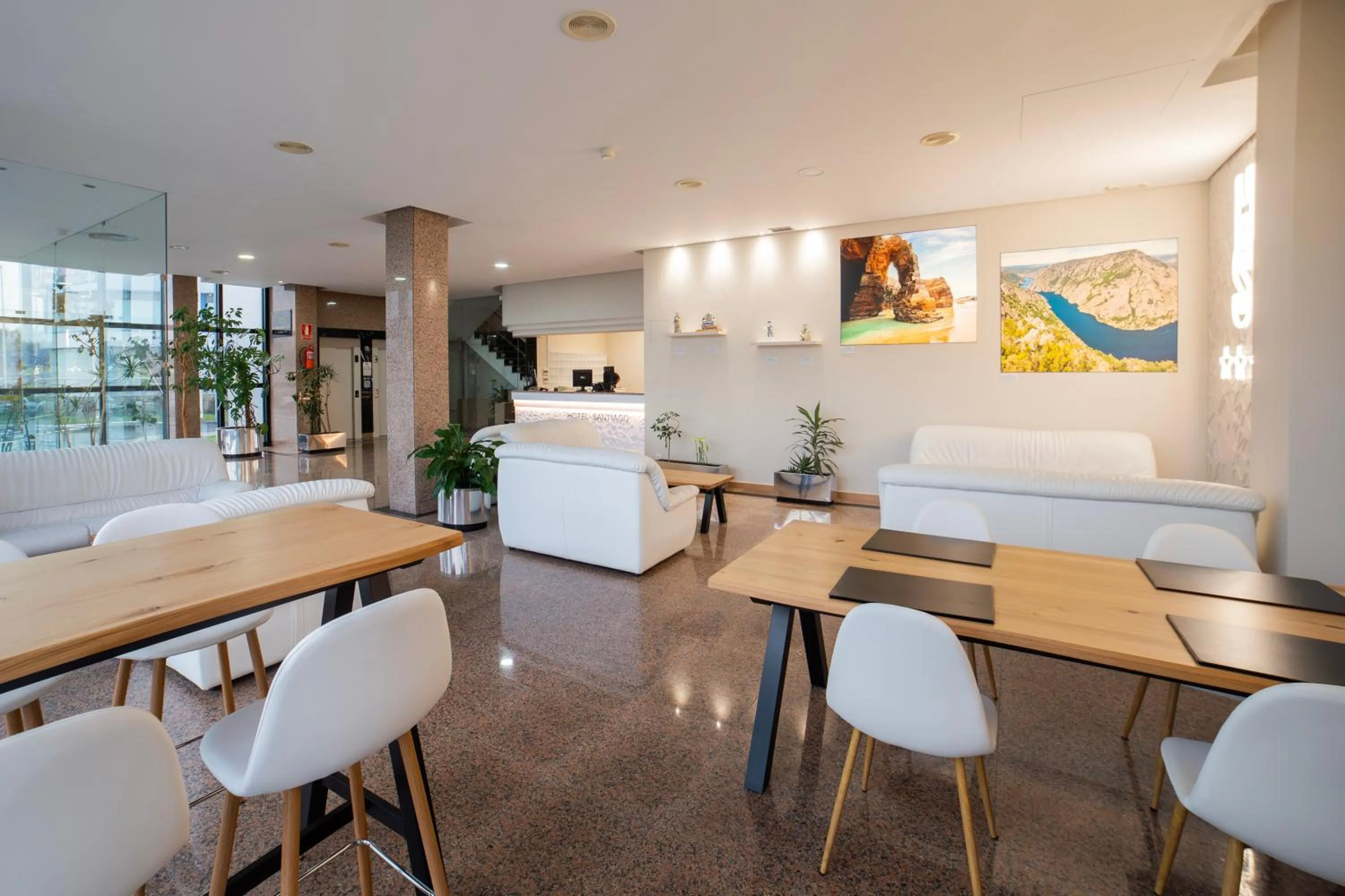 Lobby or reception in Hotel Auditorio Santiago & Spa