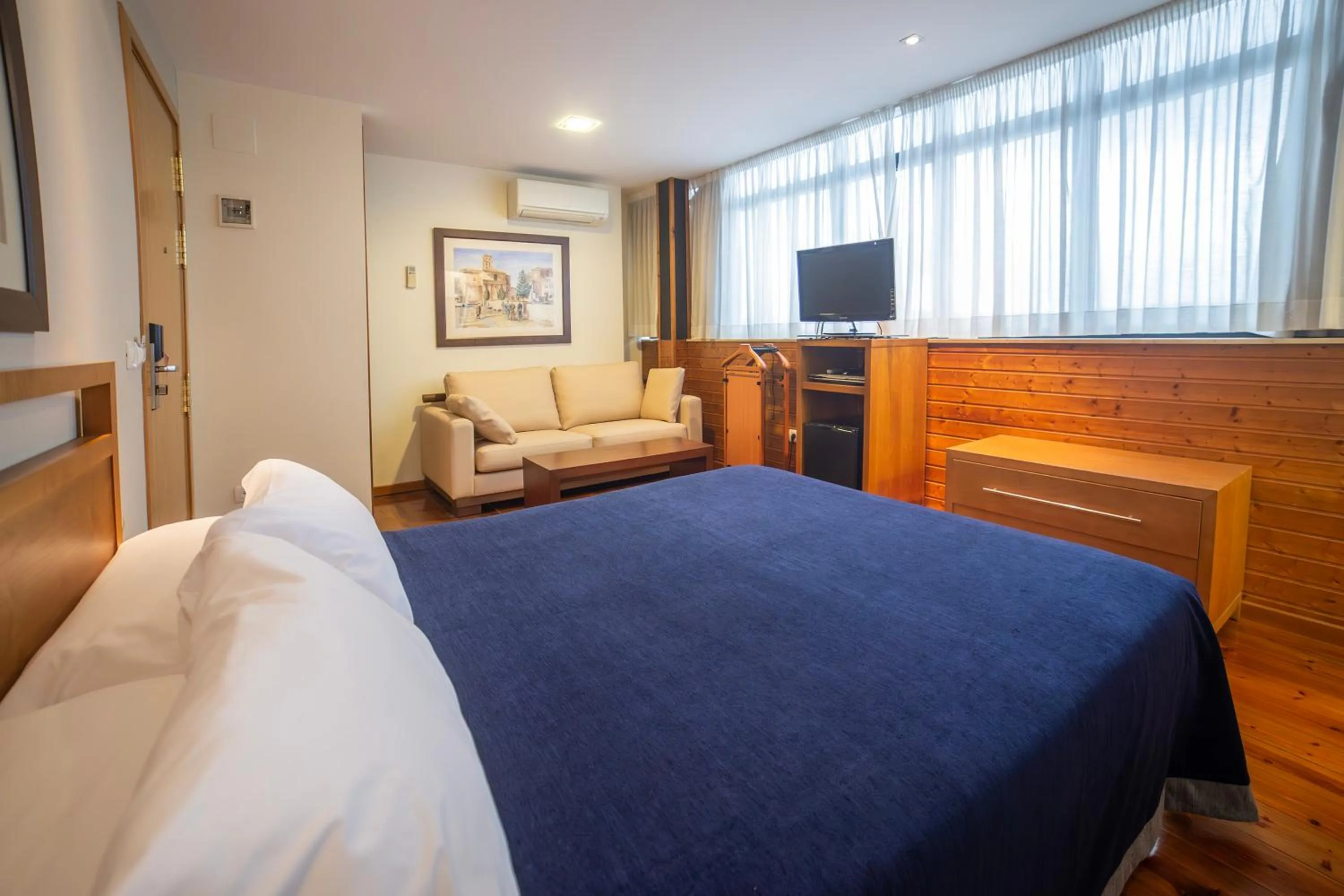 Photo of the whole room, Bed in Hotel Auditorio Santiago & Spa